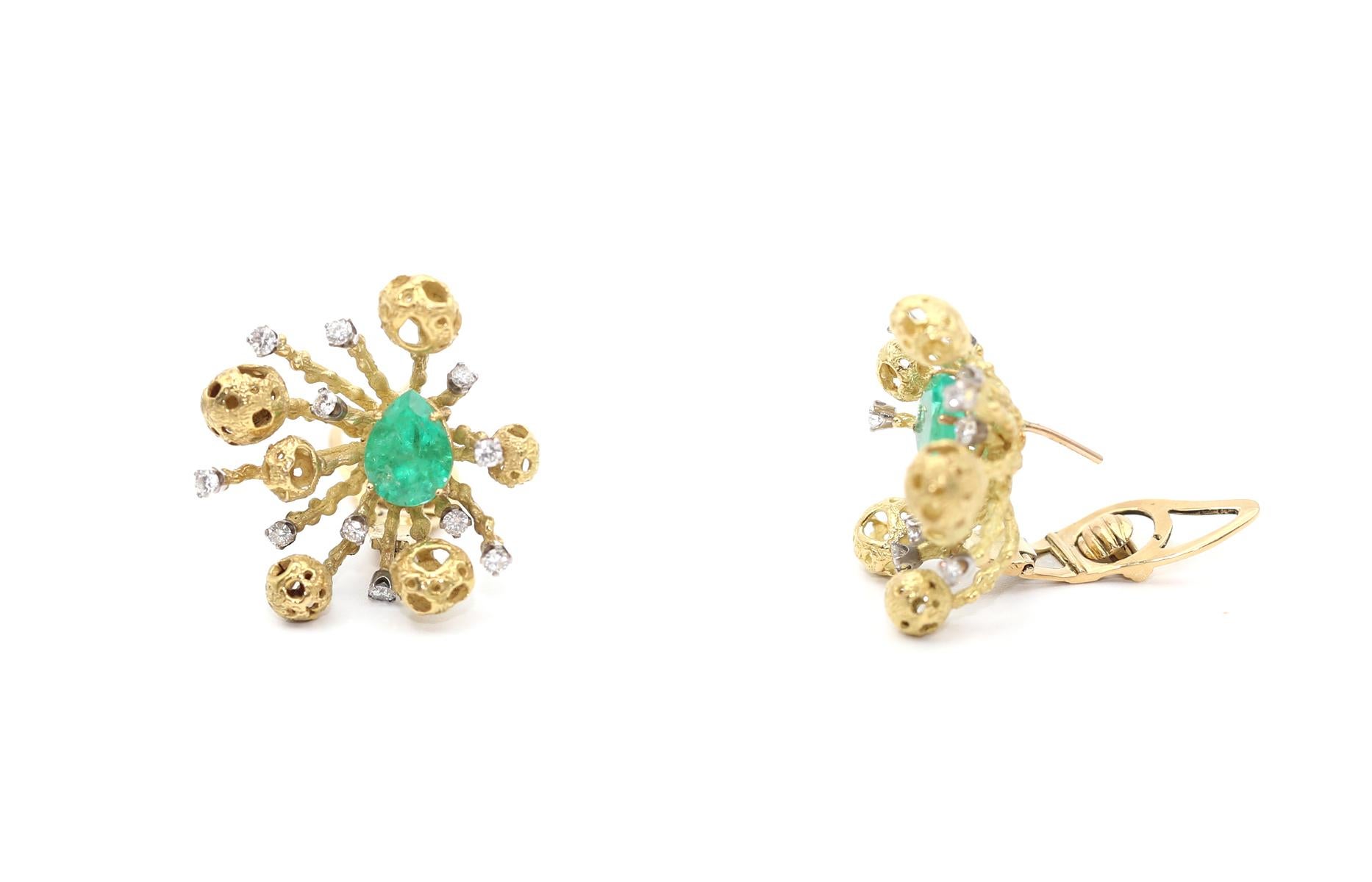 Asymmetric Fashion 6Ct Emeralds Diamonds Earrings 18K Gold, 1970 For Sale 2