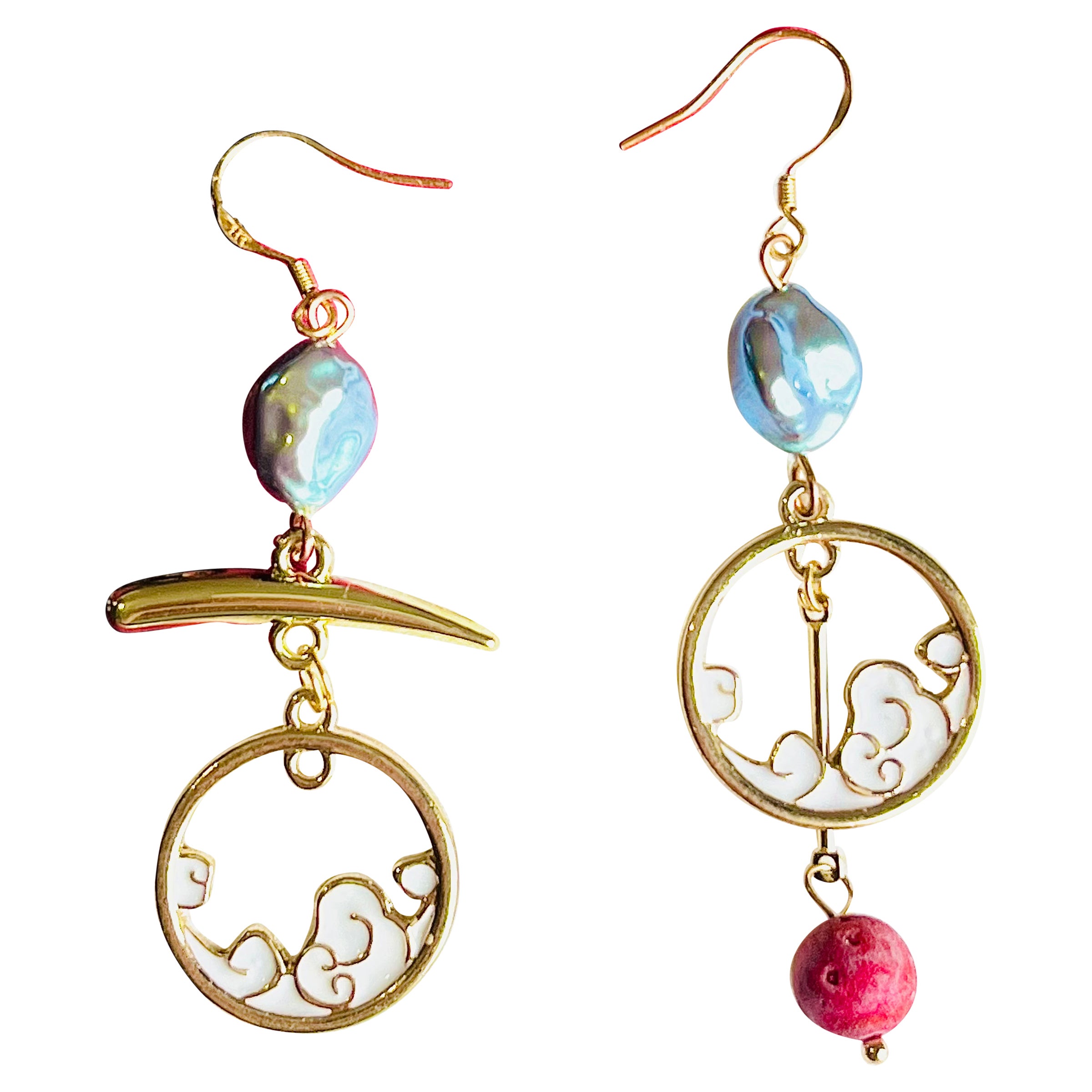 Orecchini a buco asimmetrici giapponesi Ukiyo-e Cloud Round Pearl Retro, Swarovski Element

Alta qualità e costo elevato. 100% fatto a mano. Ottimo regalo per la signora.

Le asperità e le ruvidità delle perline sono naturali.

Materiale: Lega,
