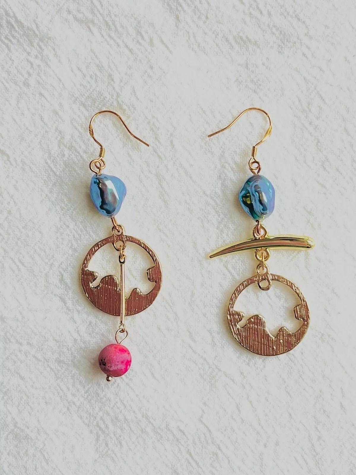 Boucles d'oreilles asymétriques japonaises Ukiyo-e en perles rondes avec pendentifs rétro Ukiyo-e en vente 3