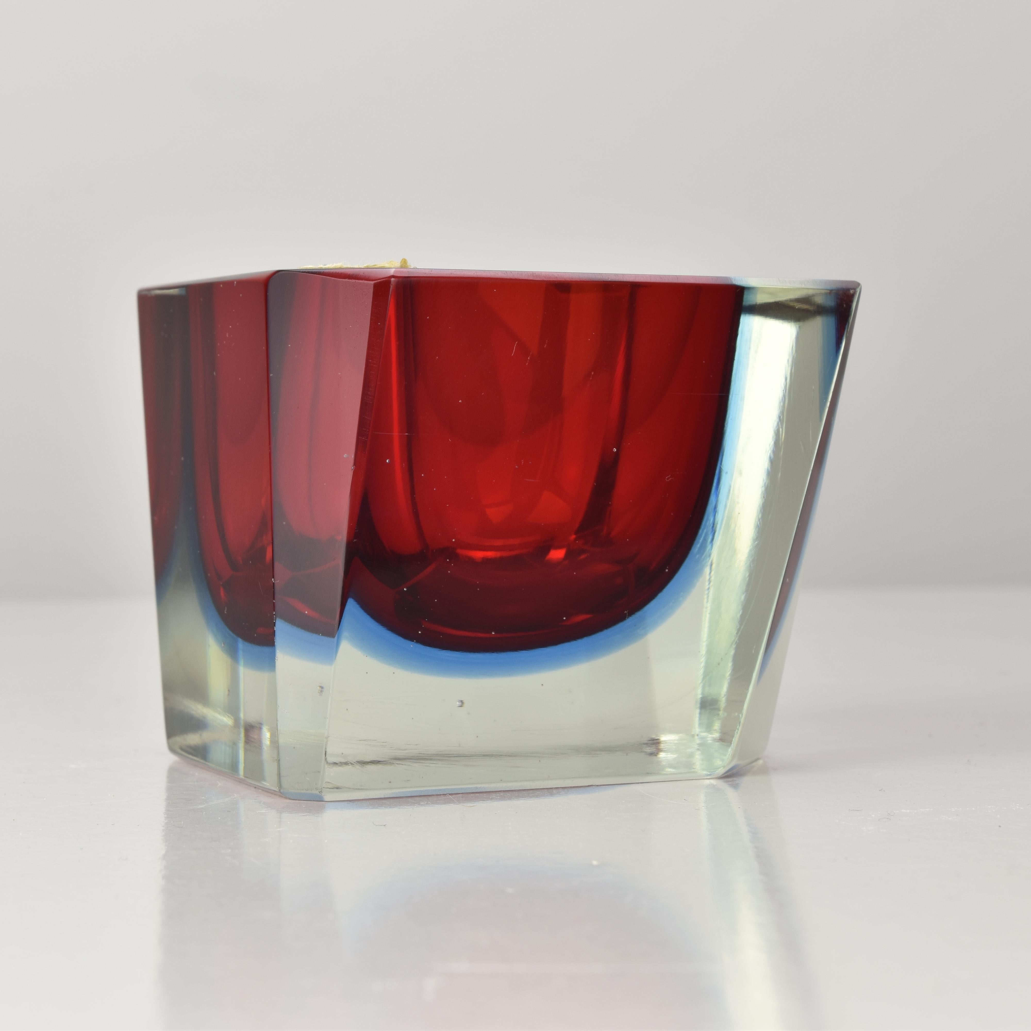 Fatto a mano Asymmetric Murano Sommerso Red & Blue Faceted Block Dish by Flavio Poli in vendita