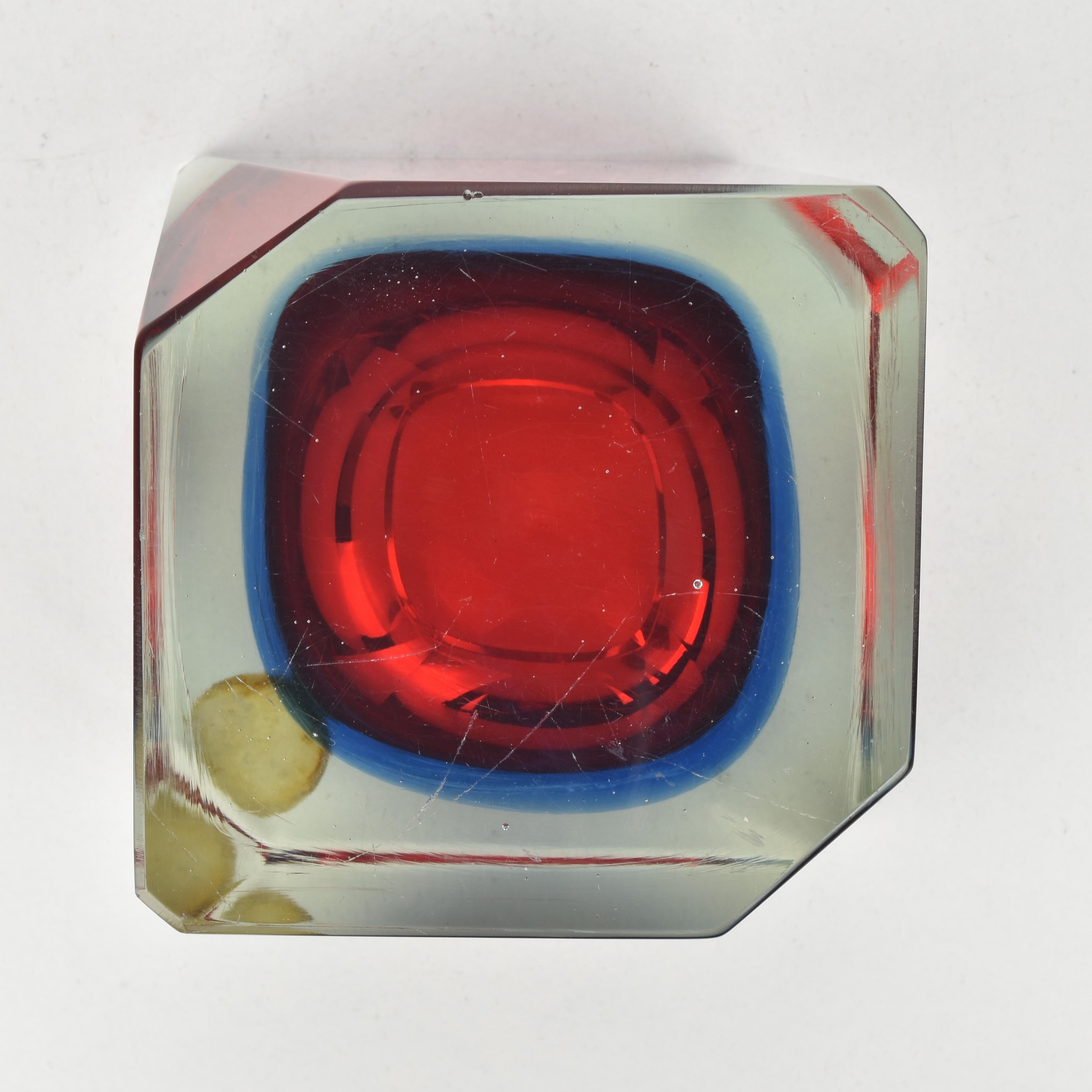 Metà XX secolo Asymmetric Murano Sommerso Red & Blue Faceted Block Dish by Flavio Poli in vendita