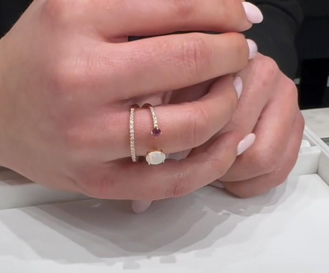 Taille mixte Bague ouverte de style moderne en or rose 14 carats avec diamants, rubis et opale - taille 7 en vente