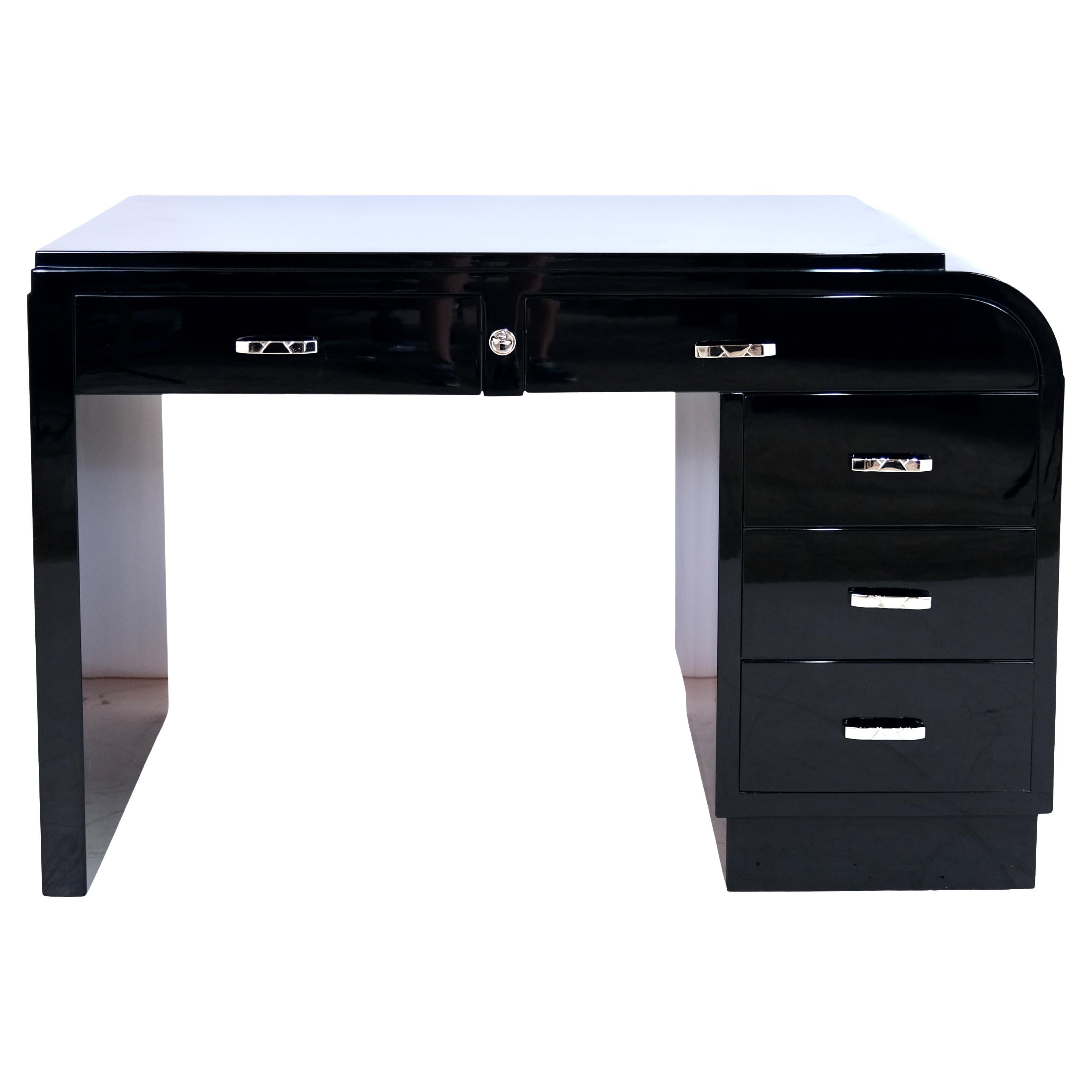 Asymmetric Rounded 1930s French Art Deco Desk in Black Lacquer with Special Lock