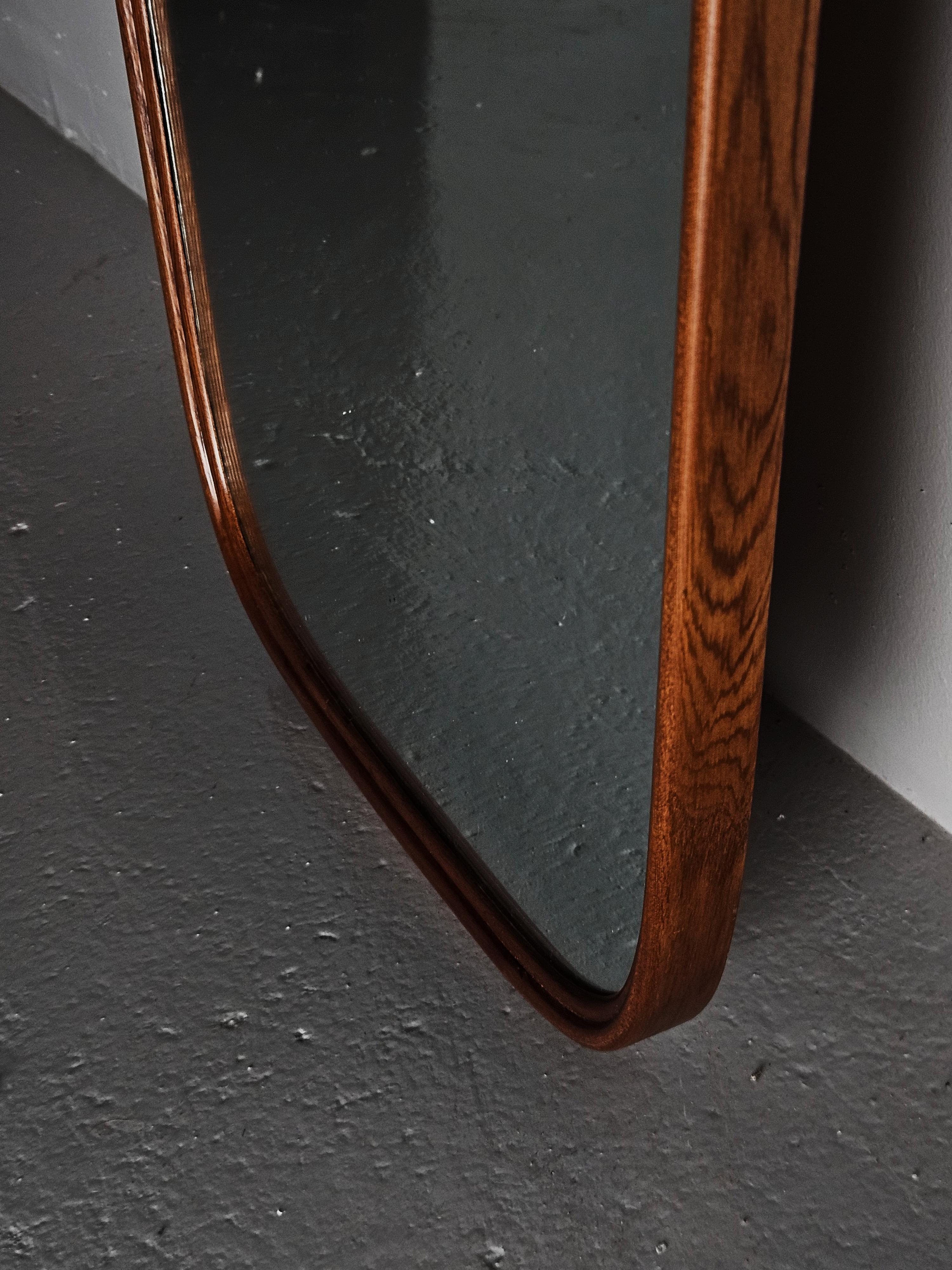 Specchio da parete asimmetrico di design svedese in Oak, anni '40 in vendita 2
