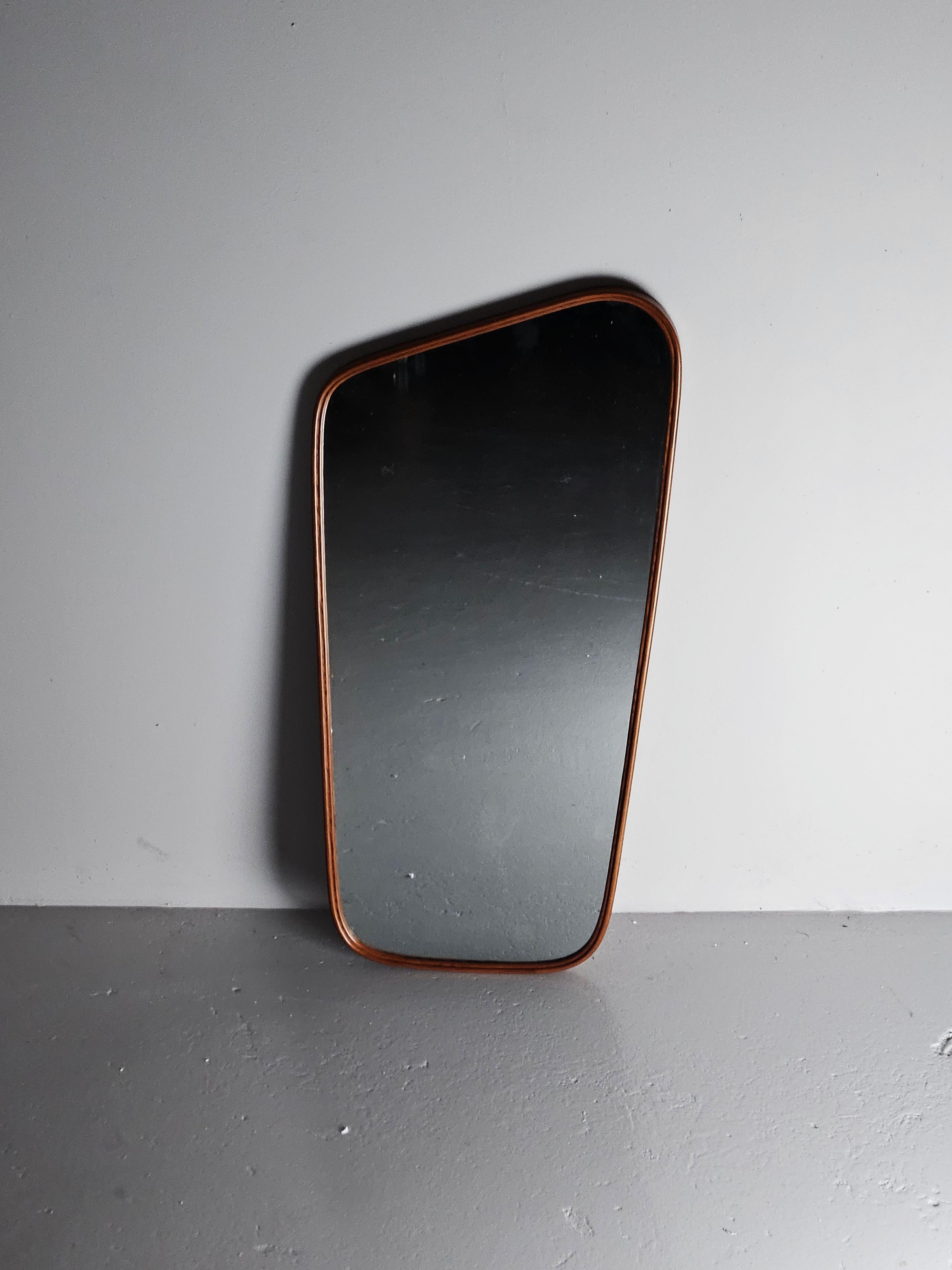 Specchio da parete asimmetrico di design svedese in Oak, anni '40 in vendita 3