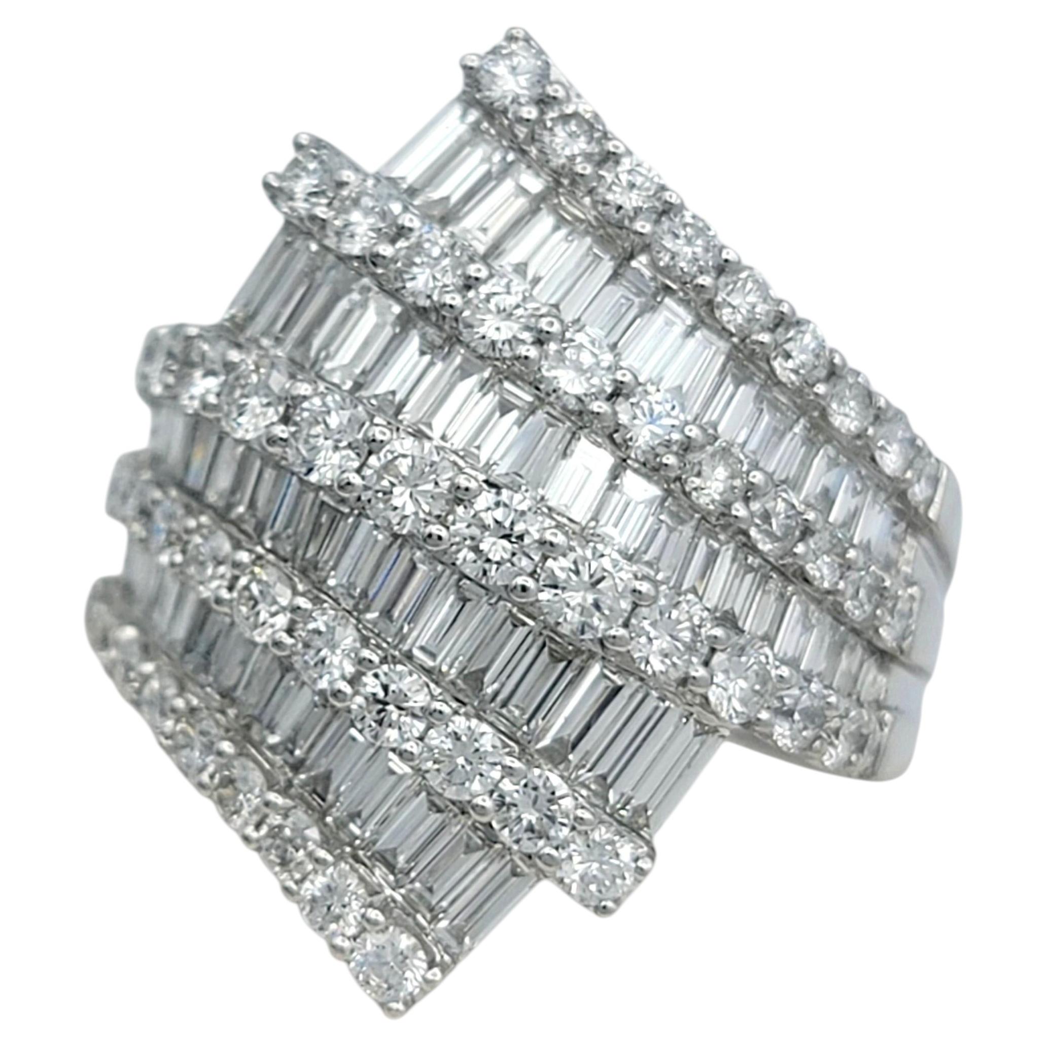 Anillo asimétrico ancho de 9 filas con diseño de diamantes múltiples, en oro blanco de 18 quilates