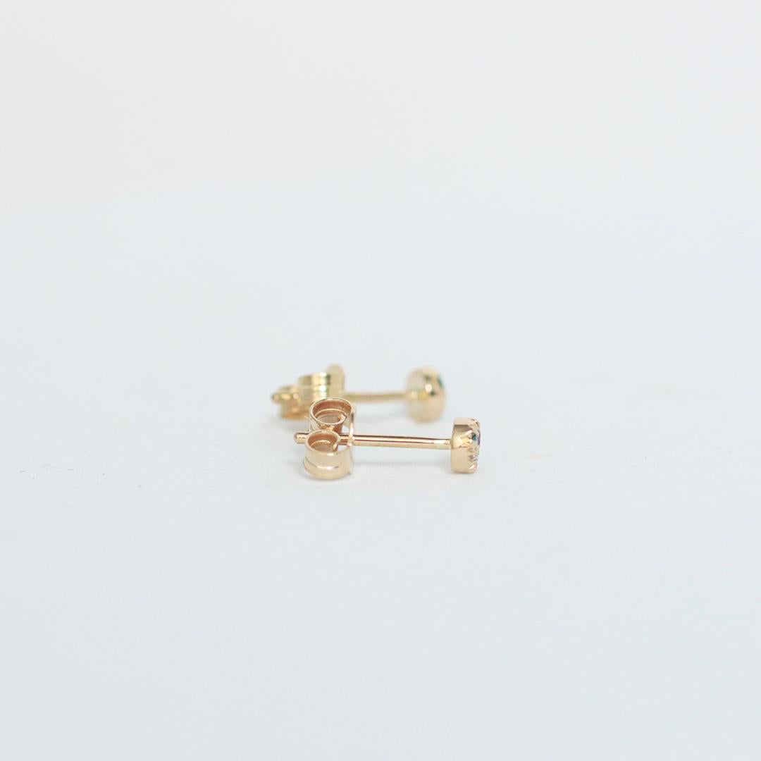 Asymmetrical 4 mm Yellow Gold Diamond Spinel Mini Stack Side Stud Earrings In New Condition For Sale In Antwerp, BE