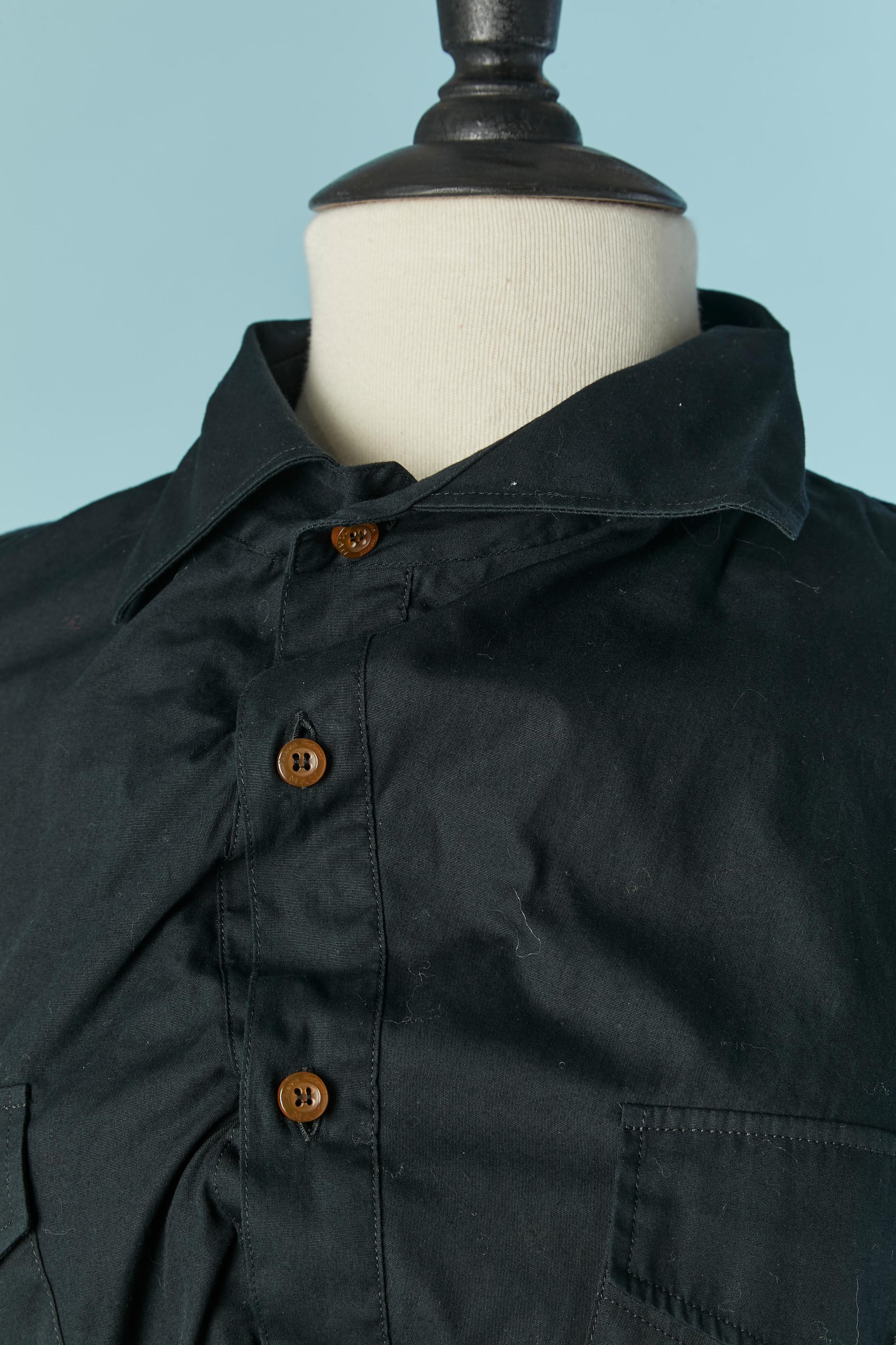 Asymmetrical black cotton shirt. Branded button closure on the middle front and on the cuffs. 
SIZE on tag : III / M 