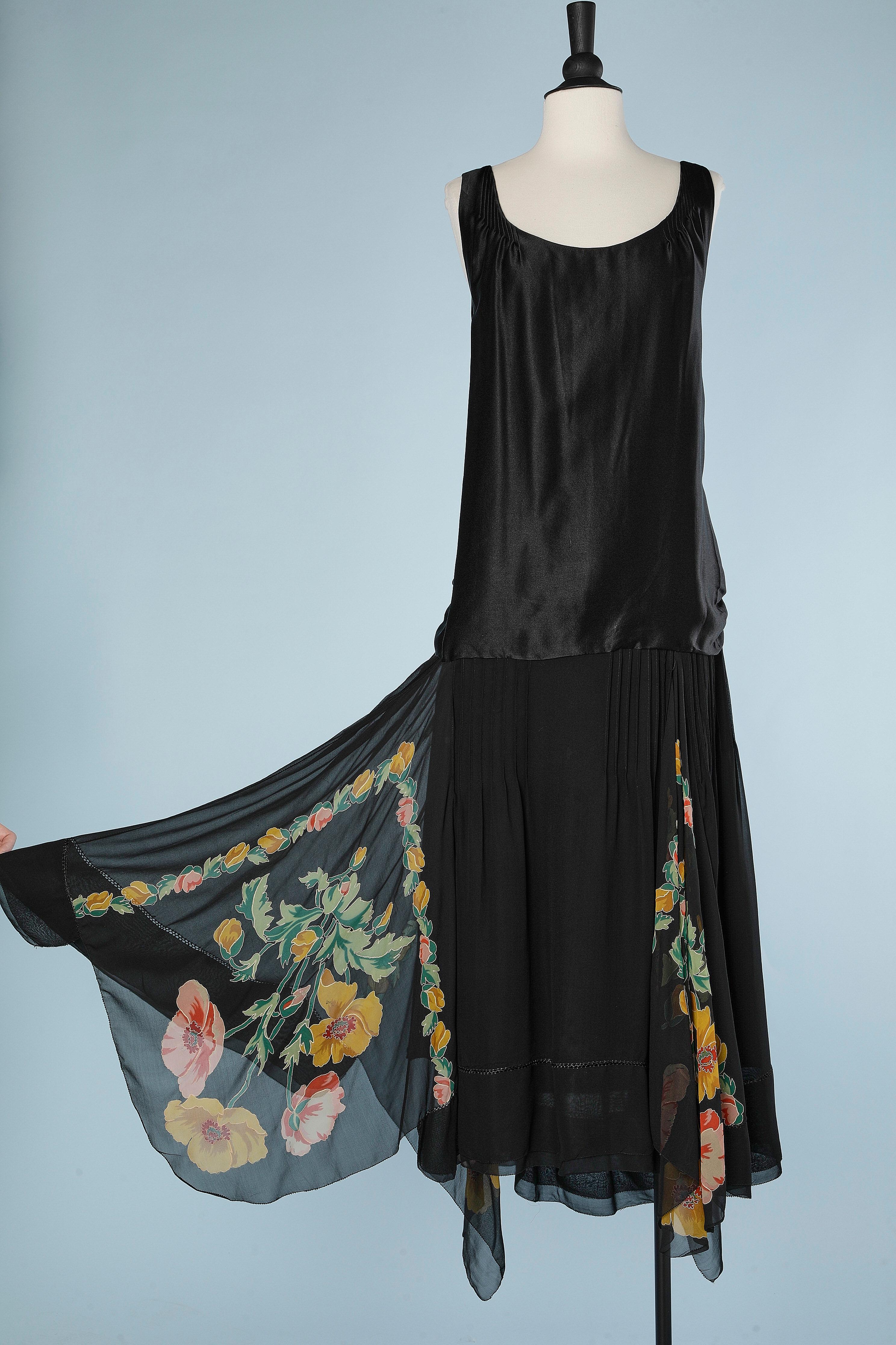 Asymmetrical Black satin and printed and flowers embroidered crêpe. Top stitched on the skirt 
SIZE XL 