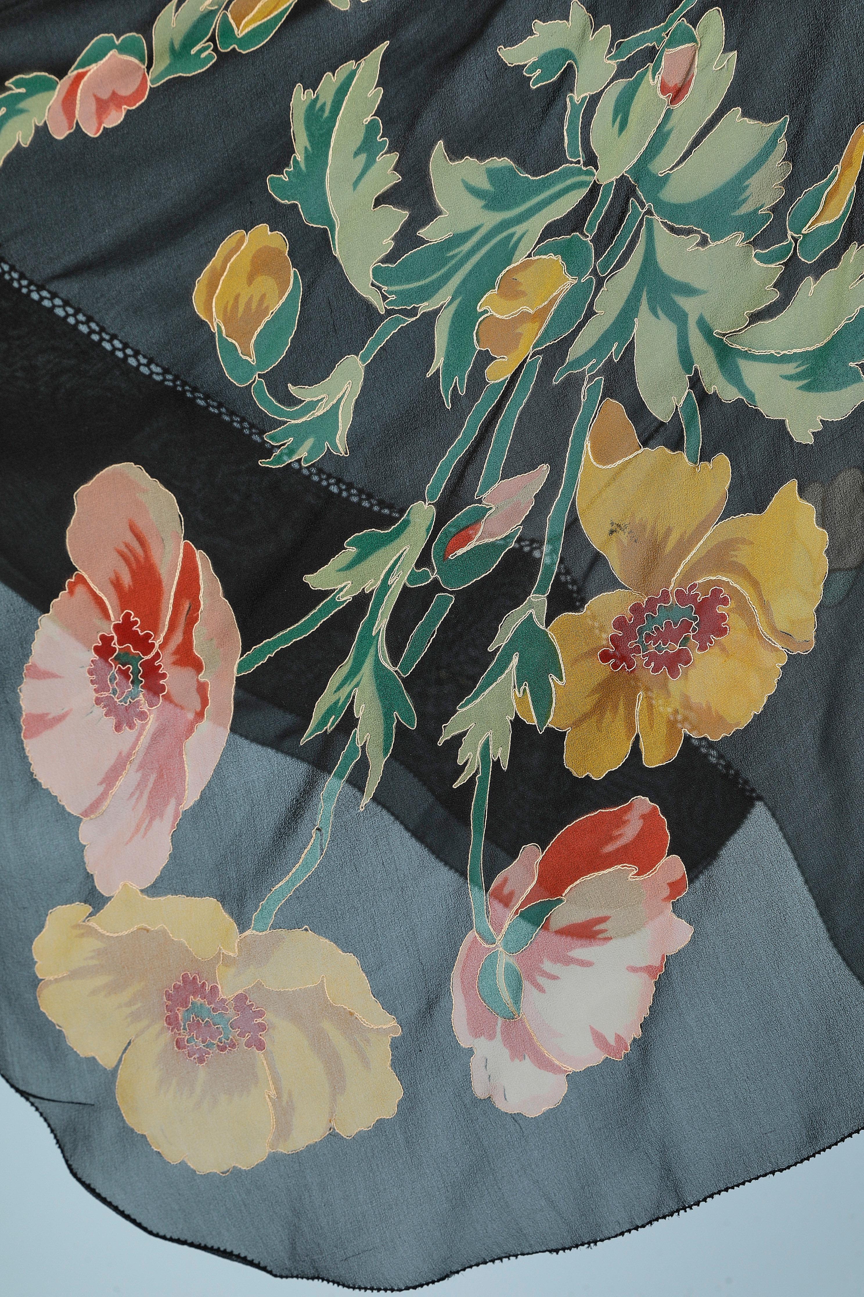Asymmetrical black satin and printed and flowers embroidered crêpe Circa 1920 In Excellent Condition In Saint-Ouen-Sur-Seine, FR