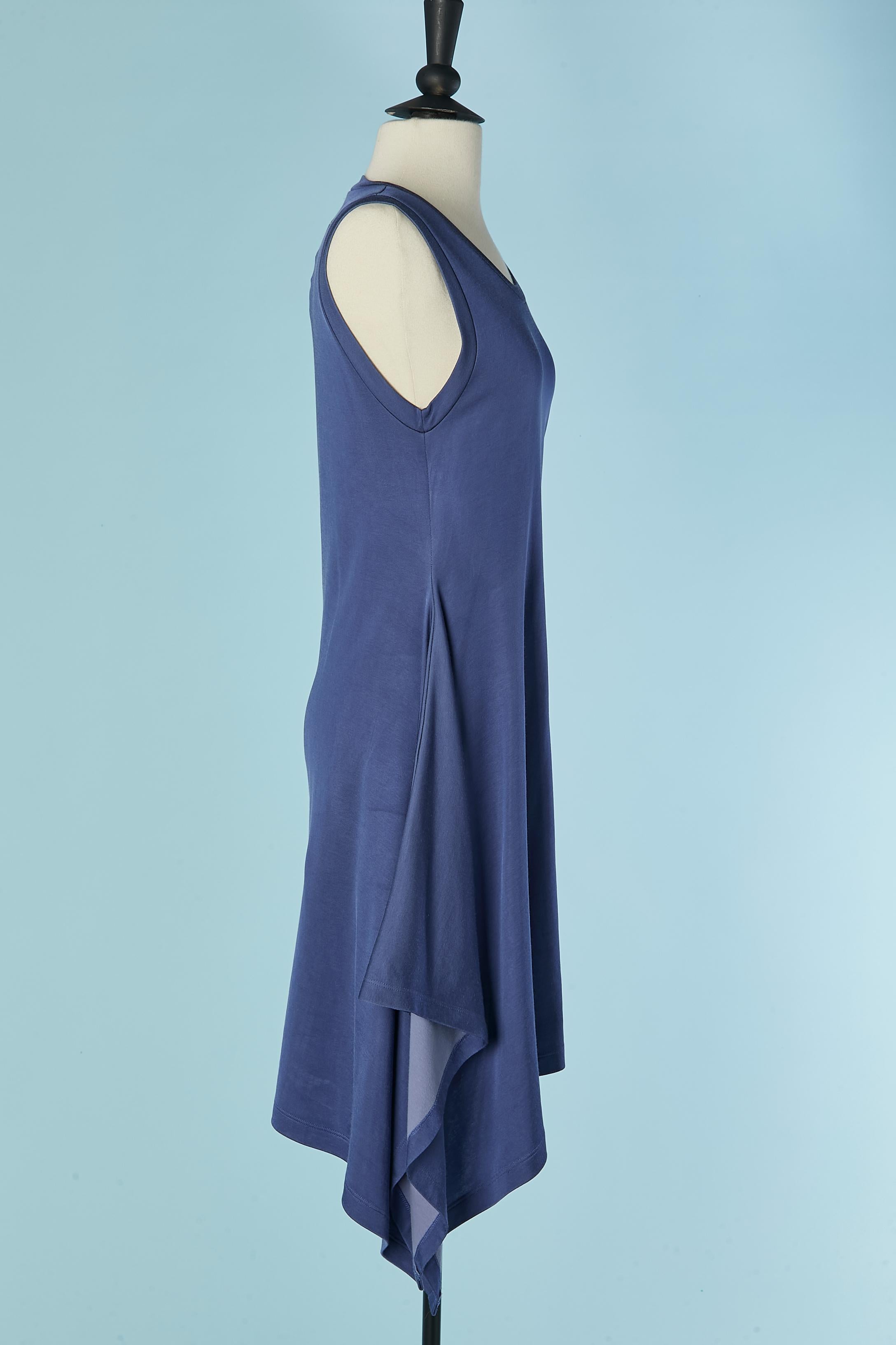Asymmetrical blue jersey dress. Fabric composition: 50% rayon, 44% cotton, 6% nylon. New with tag
SIZE S 