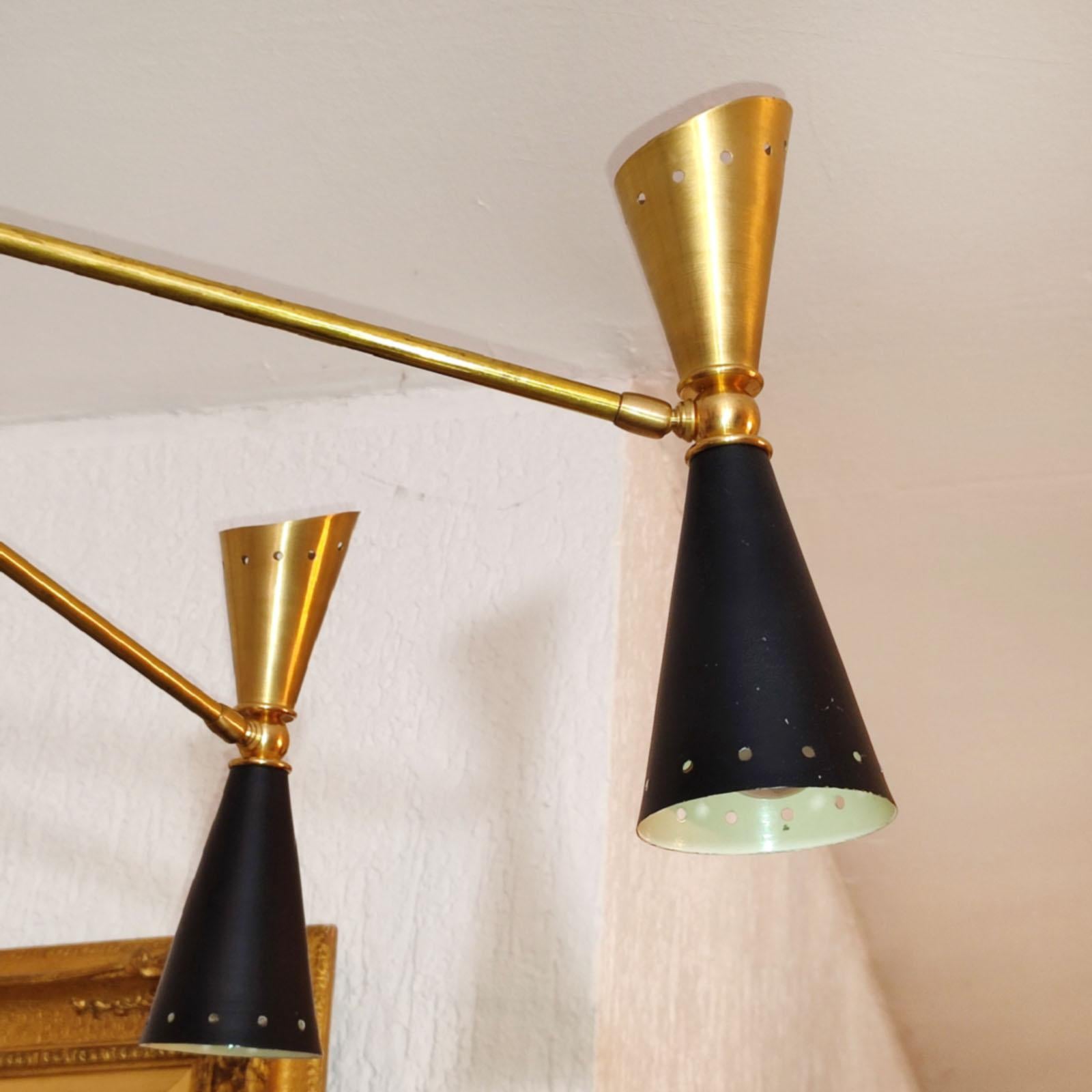 Lampadario asimmetrico in ottone nello stile di Stilnovo in vendita 3