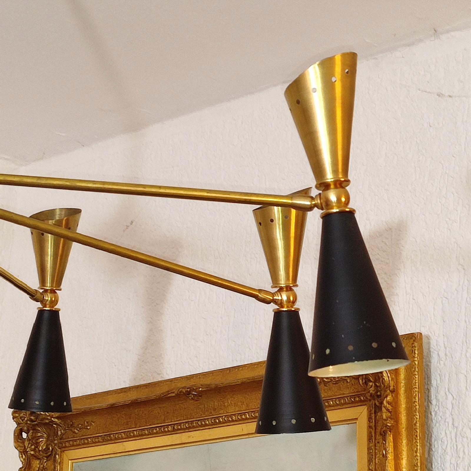 Lampadario asimmetrico in ottone nello stile di Stilnovo in vendita 4