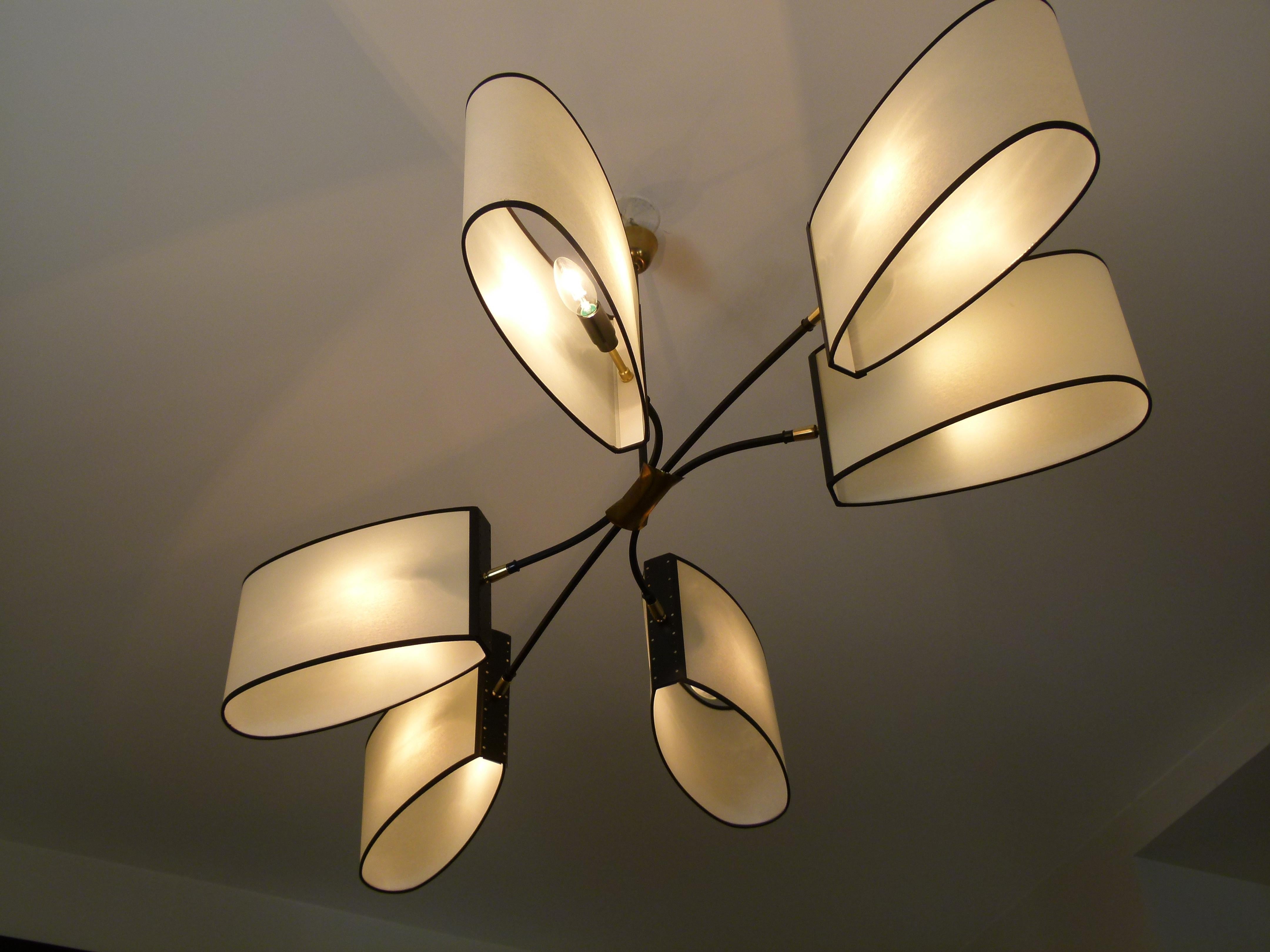 Asymmetrical chandelier with six lighted arms by Maison Lunel, circa 1950 In Excellent Condition In Saint-Ouen, FR
