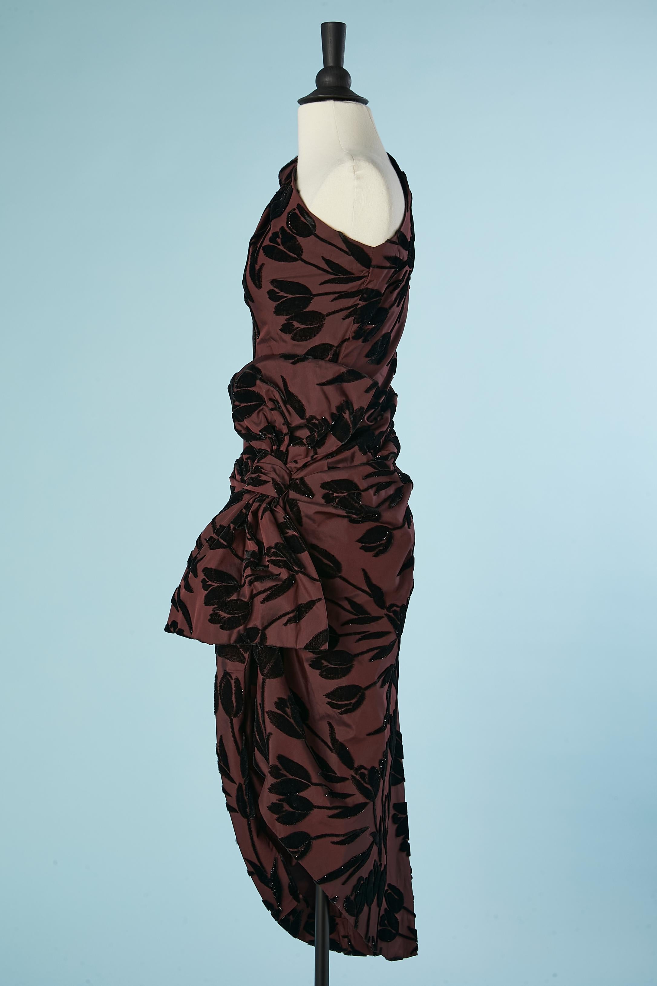 Women's Asymmetrical cocktail dress in burgundy taffetas and devoured velvet Jean Patou For Sale