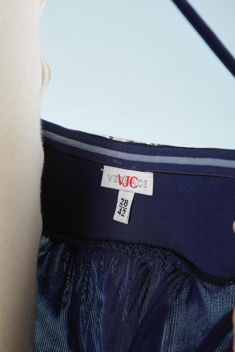 Robe de cocktail asymétrique Versace VJC en jersey bleu marine et soutien-gorge en PVC argenté en vente 2