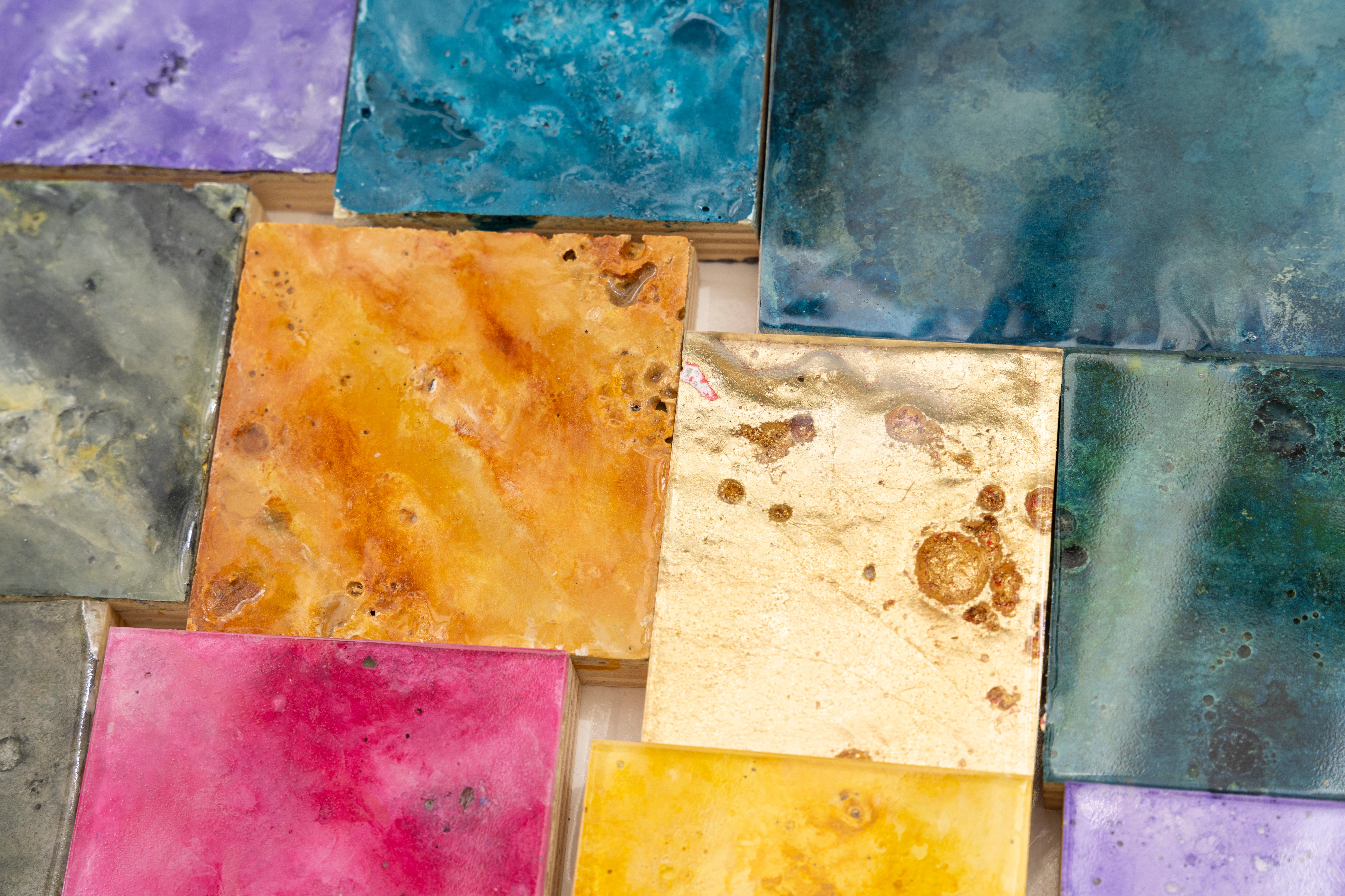 Pour les amateurs de design, d'artisanat et d'art de collection !
La nouvelle série de tables design de collection est née de la collaboration entre 2 marques : Colé Italia et Giannoni & Santoni. 
Les pieds métalliques emblématiques conçus par Aksu