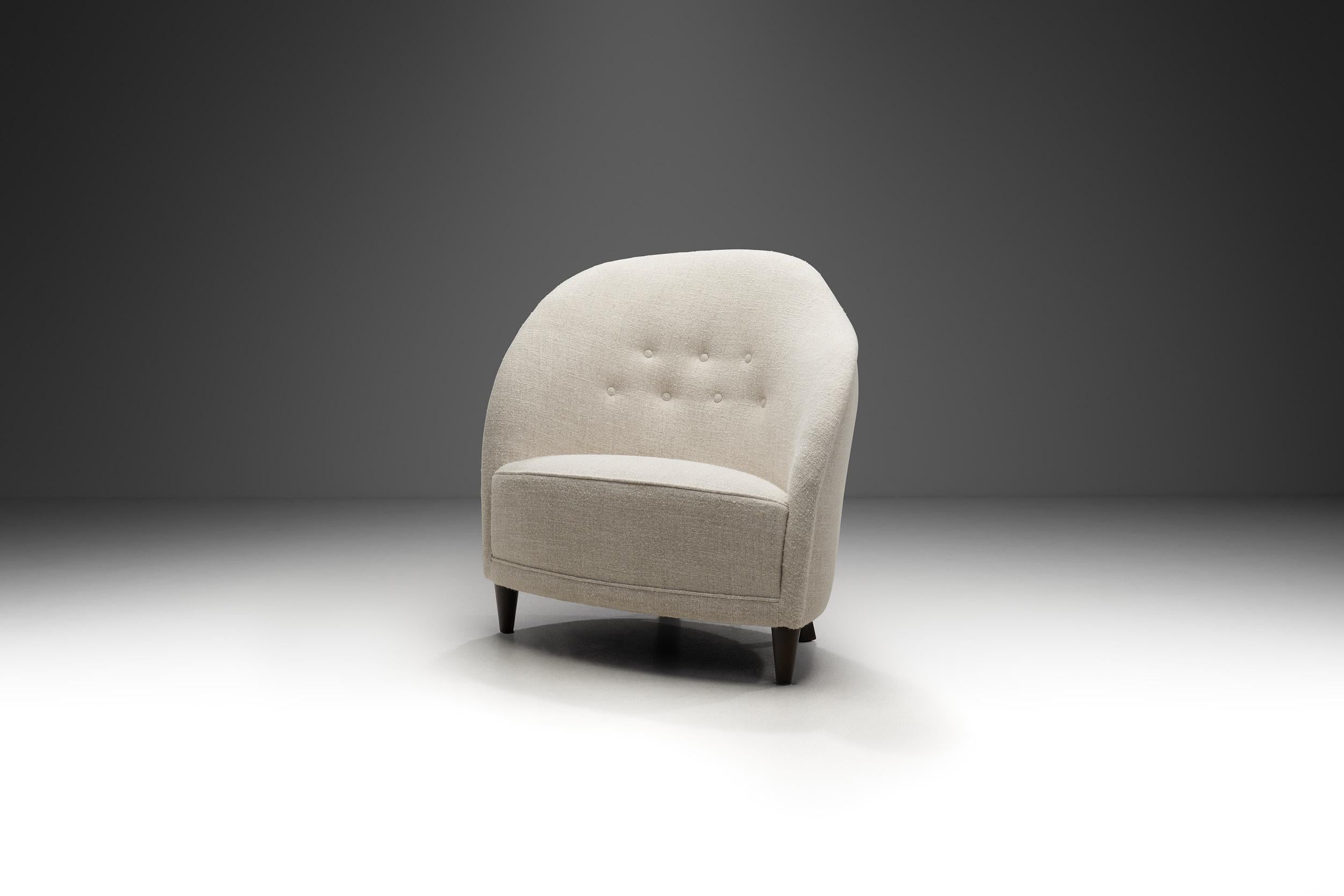 Mid-Century Modern Asymmetrical Fluid Shape European Lounge Chair, Europe 1950s For Sale