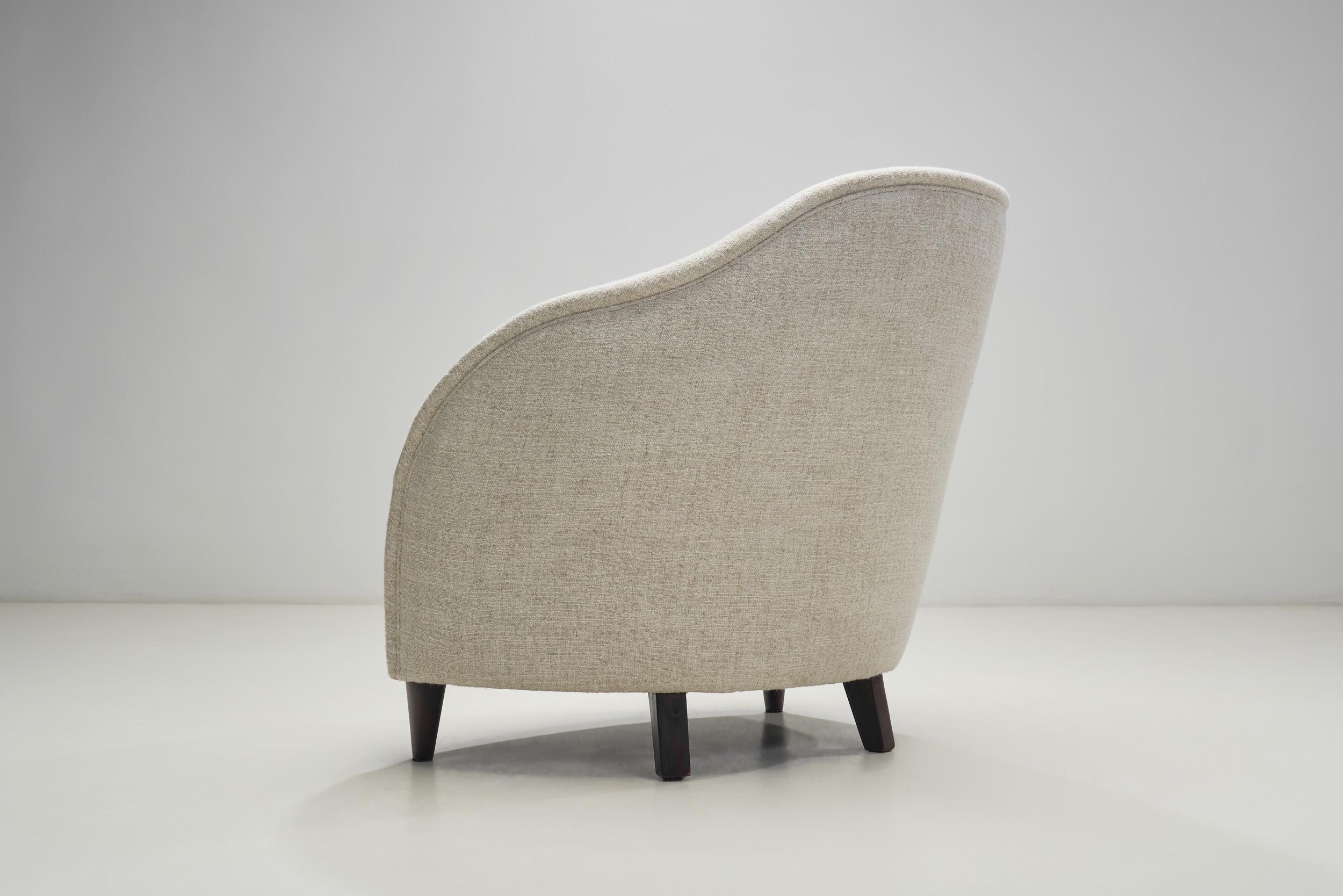 Asymmetrical Fluid Shape European Lounge Chair, Europe 1950s For Sale 1