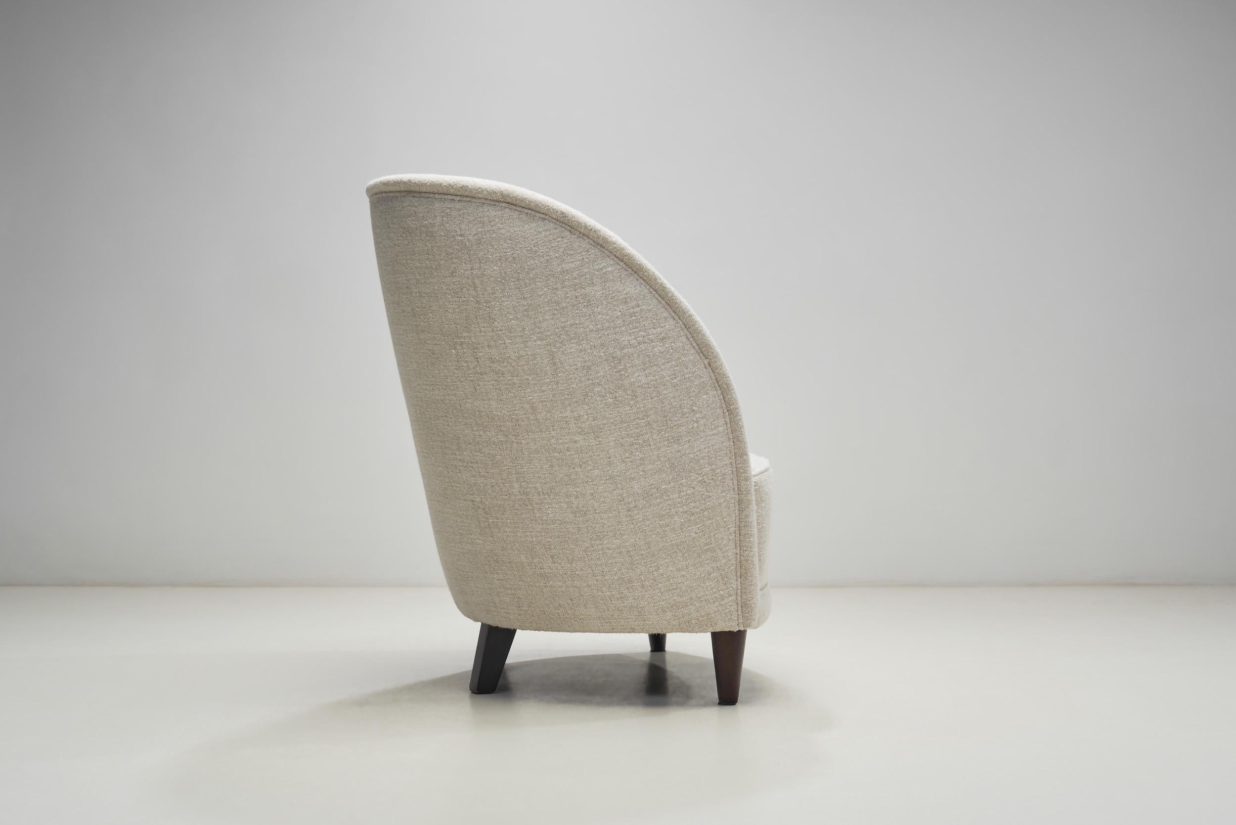 Asymmetrical Fluid Shape European Lounge Chair, Europe 1950s For Sale 2