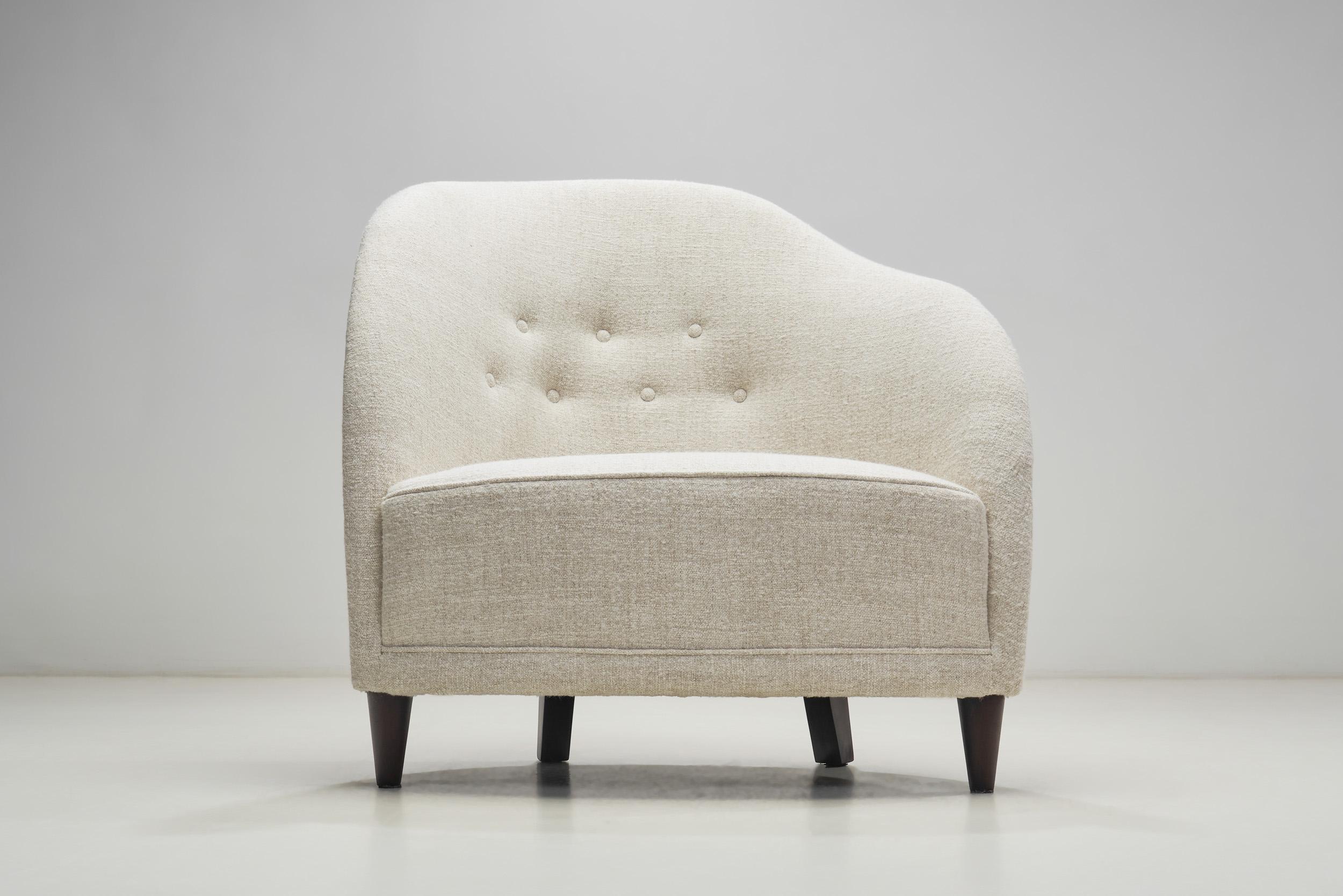 Asymmetrical Fluid Shape European Lounge Chair, Europe 1950s For Sale 3