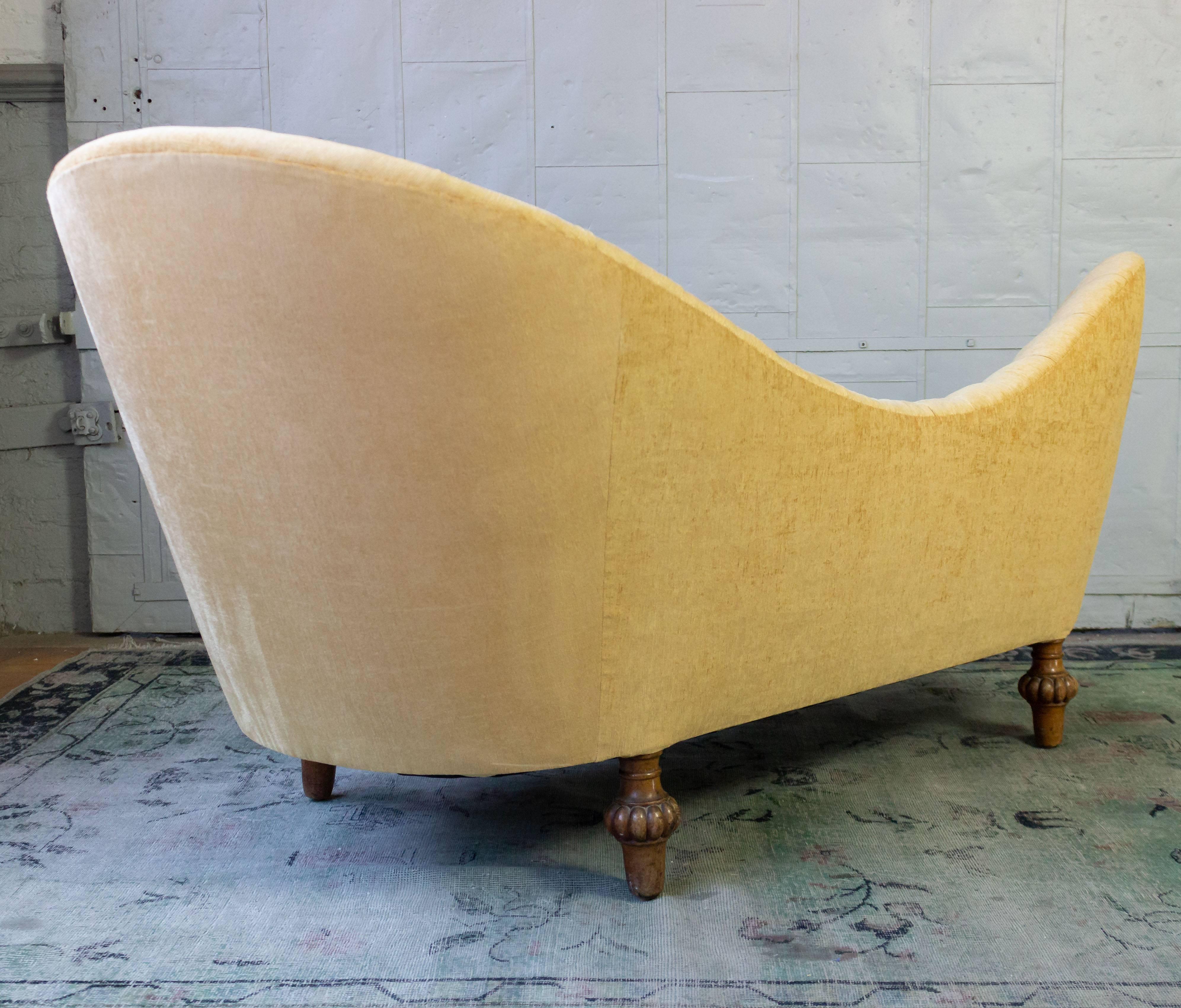 Asymmetrical French 19th Century Settee with Tufted Curved Back 3