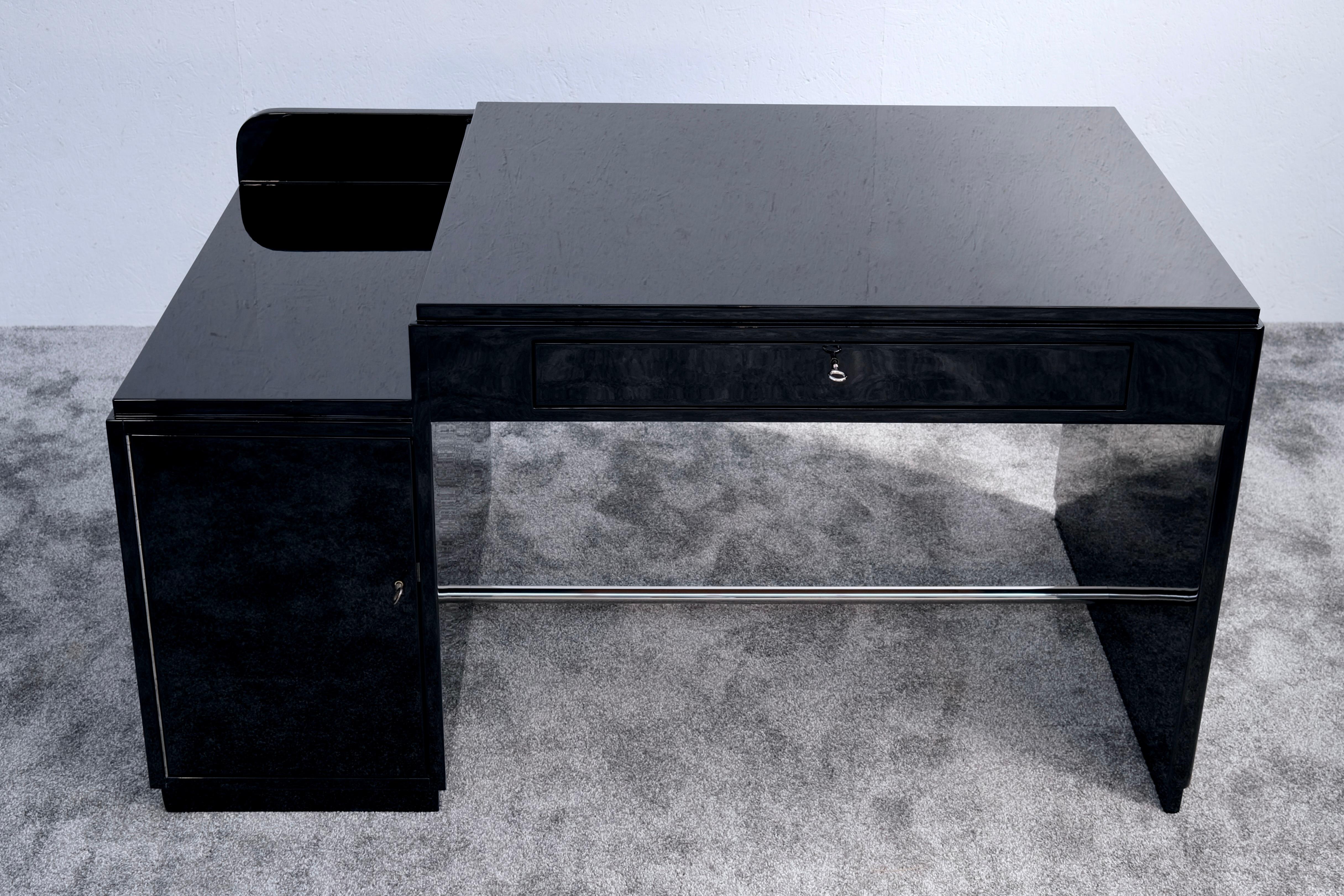 Asymmetrischer französischer Art-Déco-Schreibtisch in schwarzem Lack, um 1930 (Art déco) im Angebot