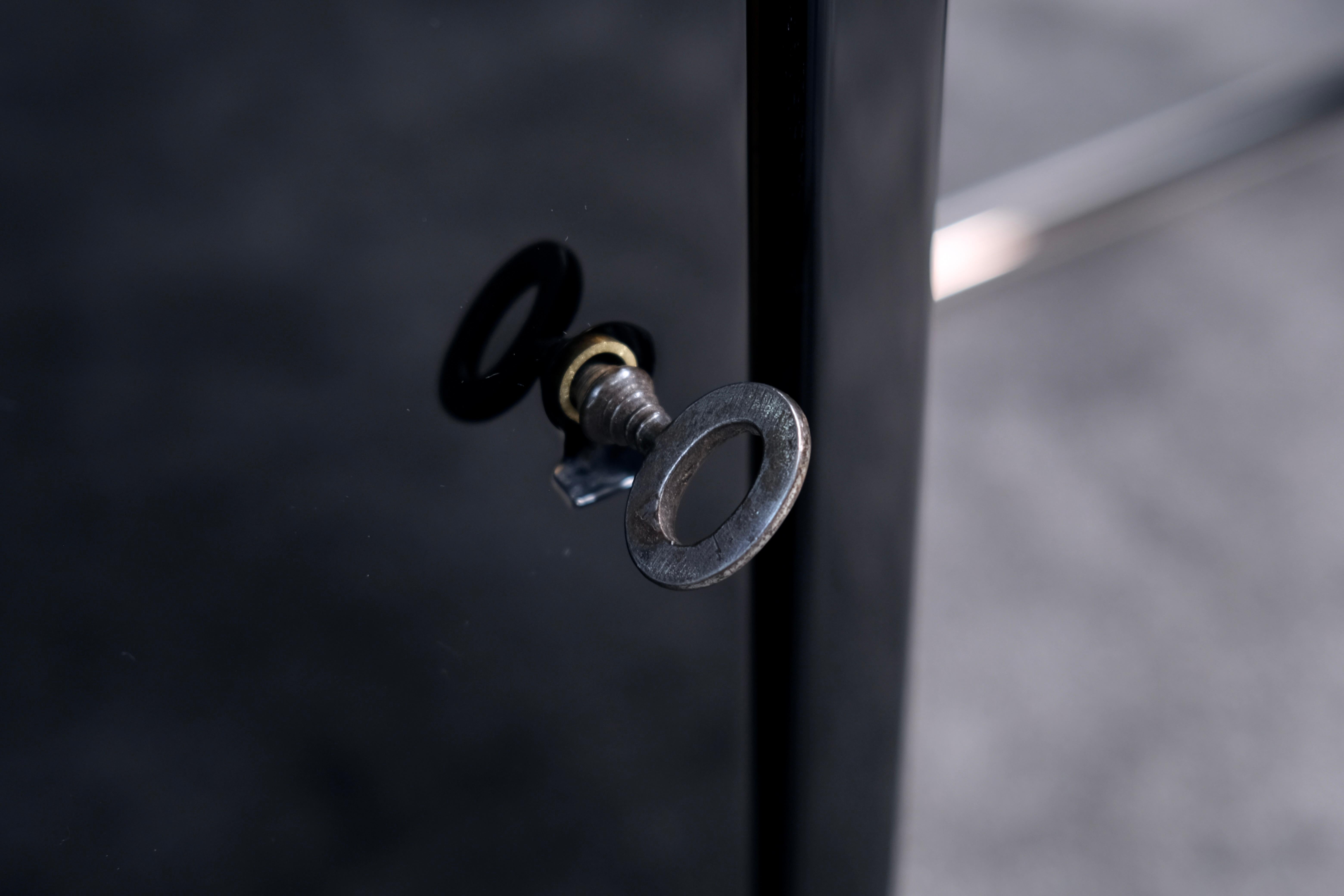 Asymmetrischer französischer Art-Déco-Schreibtisch in schwarzem Lack, um 1930 (Buchenholz) im Angebot