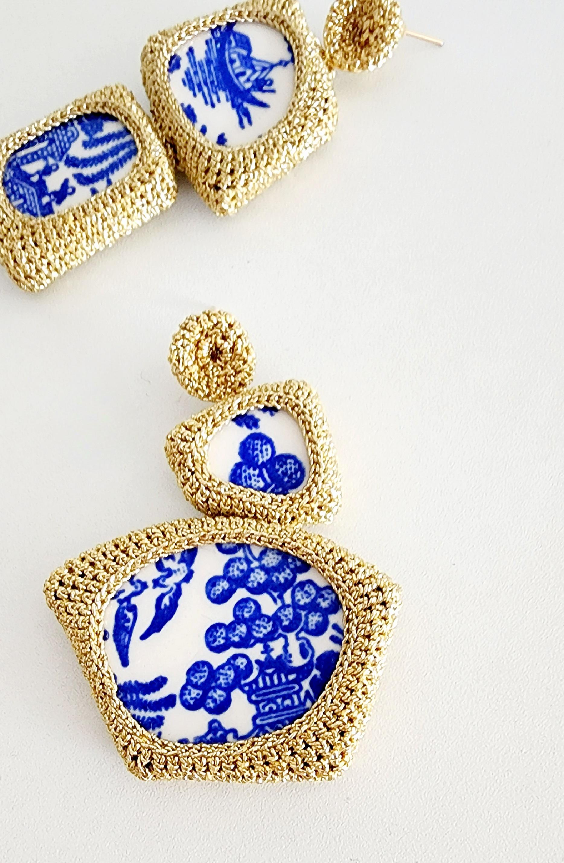 Asymmetrical Golden Thread Crochet Earrings Blue White Ceramics For Sale 2