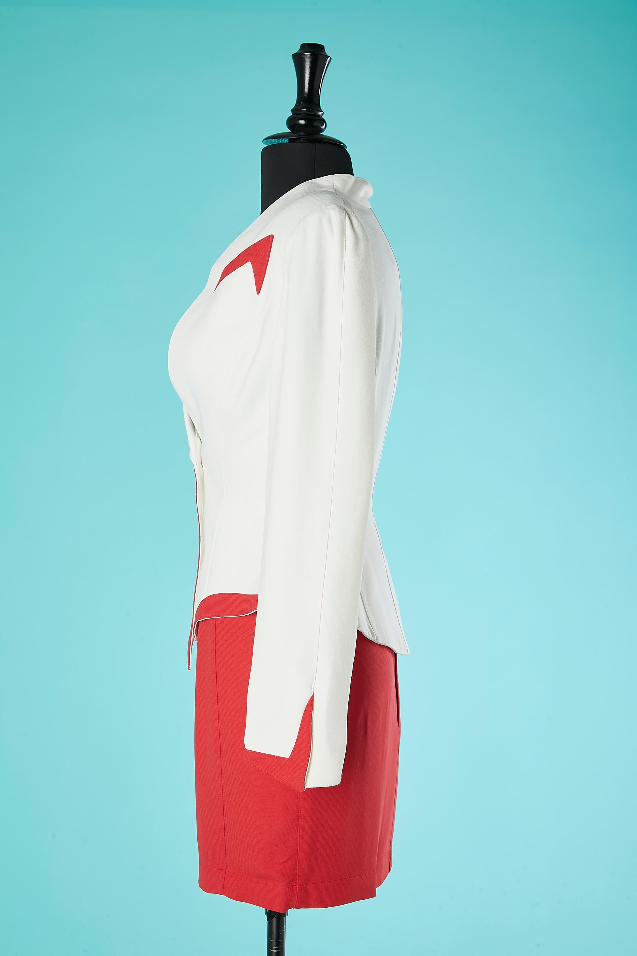 Asymmetrischer elfenbeinfarbener Rock-Anzug mit roten Details und rotem Rock Thierry Mugler  im Angebot 1