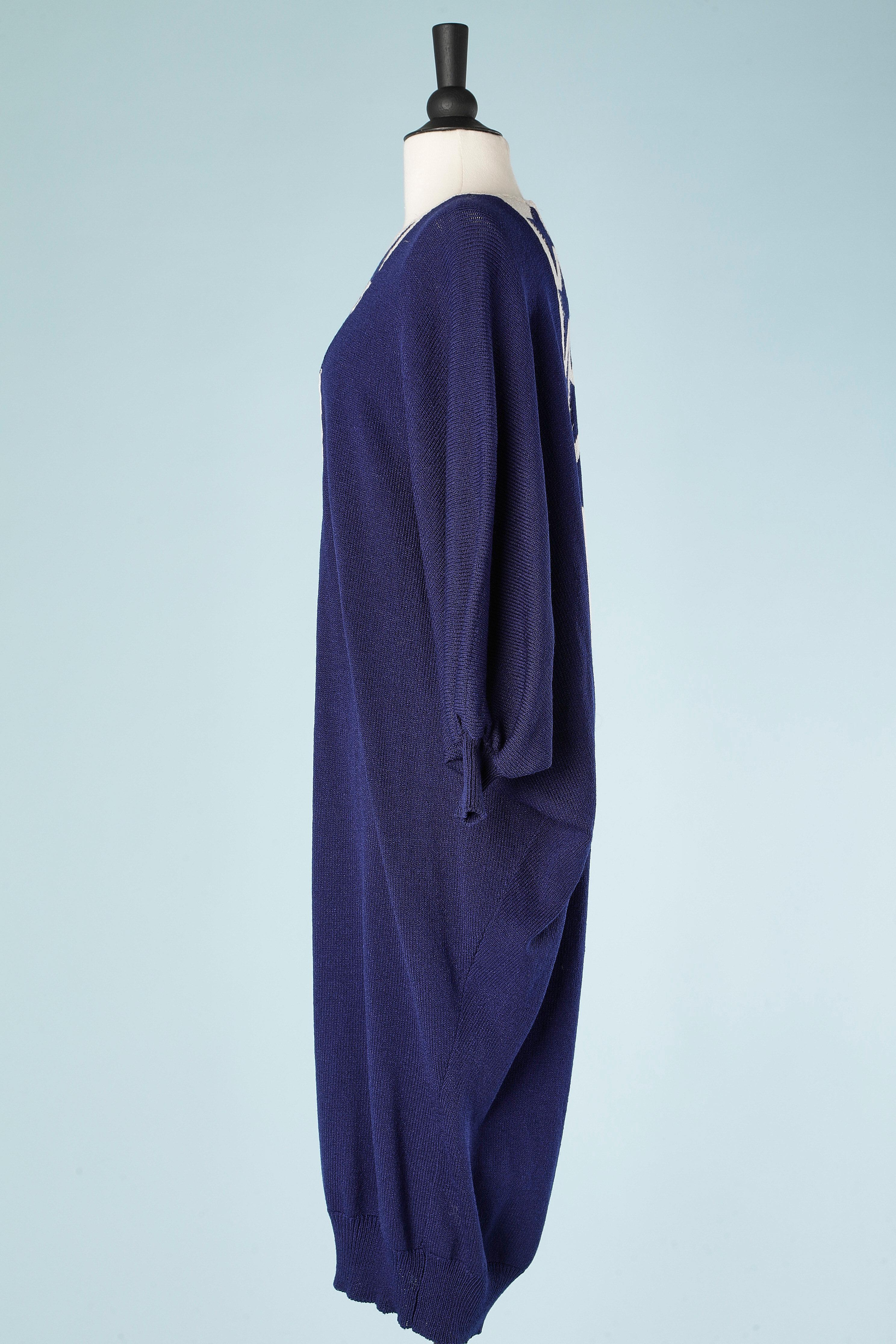 Asymmetrical Knit dress with blue stars jacquard Circa 1980's In Good Condition For Sale In Saint-Ouen-Sur-Seine, FR