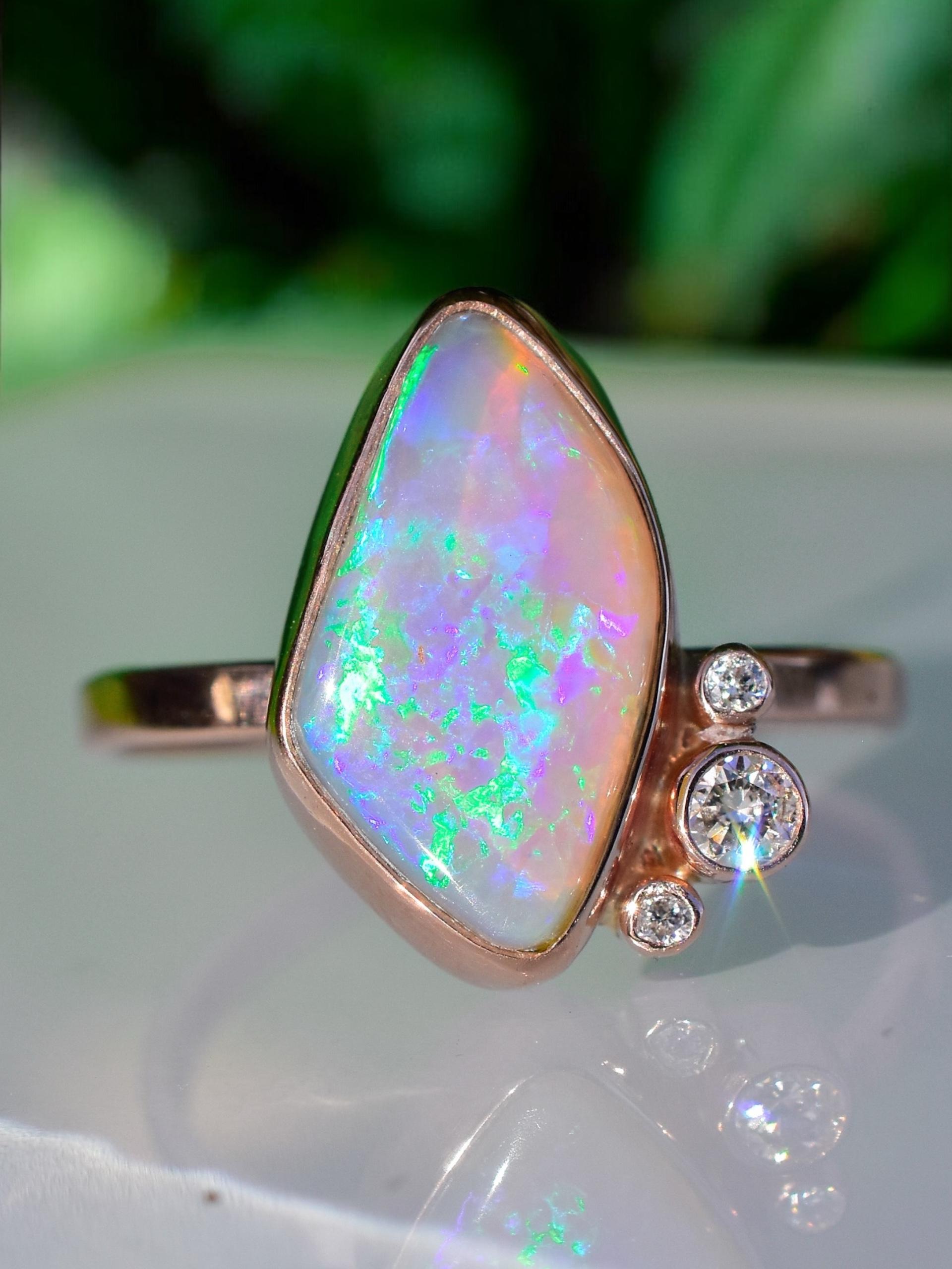 Asymmetrical Lavender Peach Dusty Pink Australian Opal with Emerald In New Condition In Kula, HI