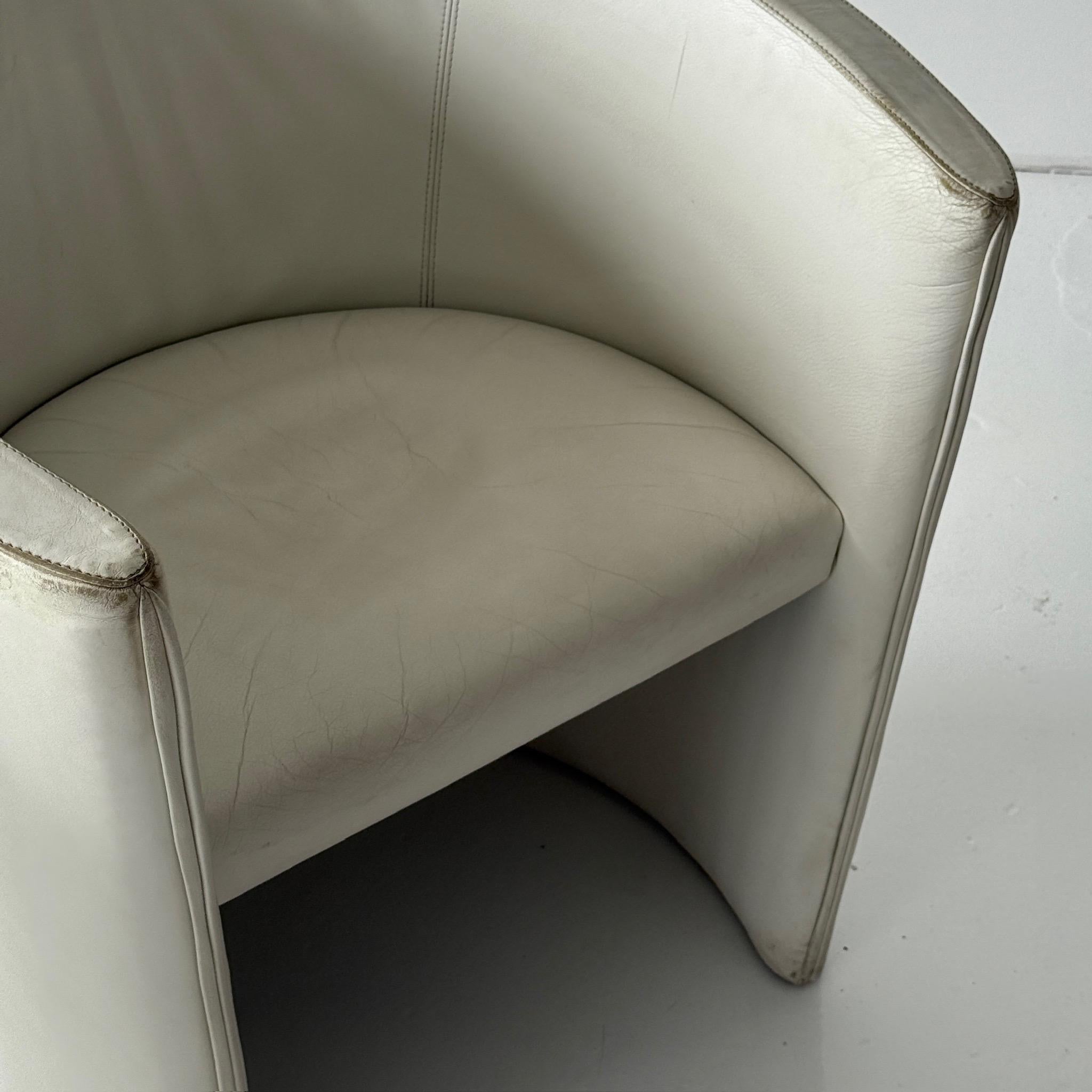 Asymmetrischer Clubsessel aus Leder von Wittman im Zustand „Gut“ im Angebot in Chicago, IL
