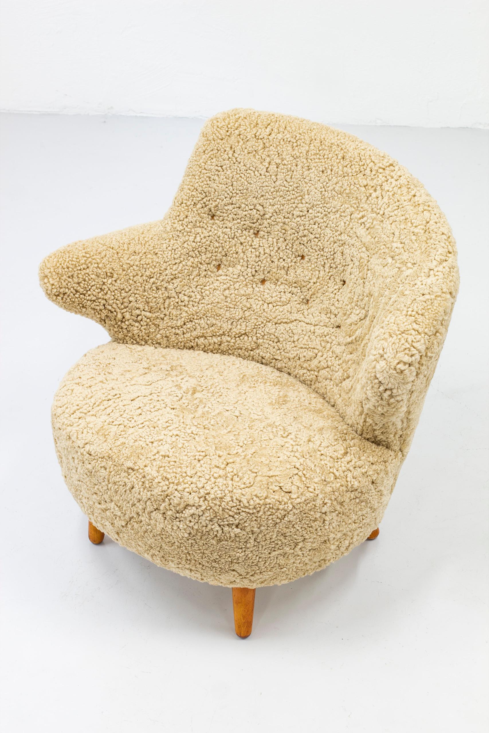 Asymmetrical Lounge Chair in Sheep Skin by Vik & Blindheim 4