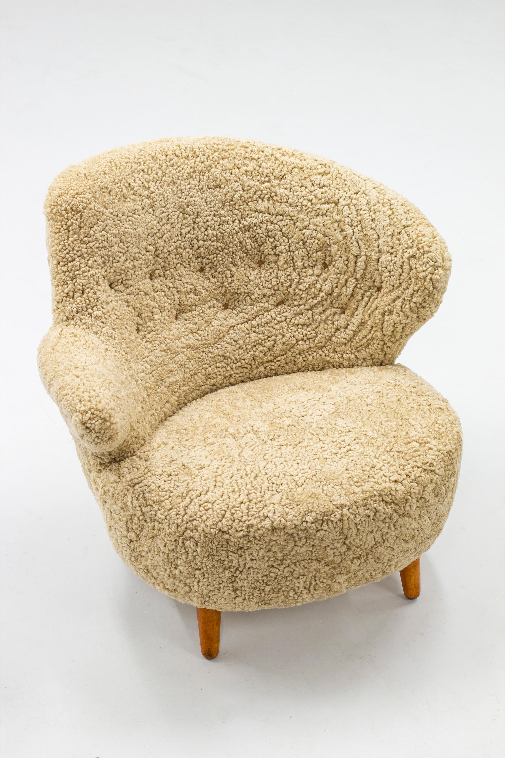 Asymmetrical Lounge Chair in Sheep Skin by Vik & Blindheim 6