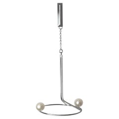 Boucles d'oreilles asymétriques et minimalistes en argent doré avec perles naturelles