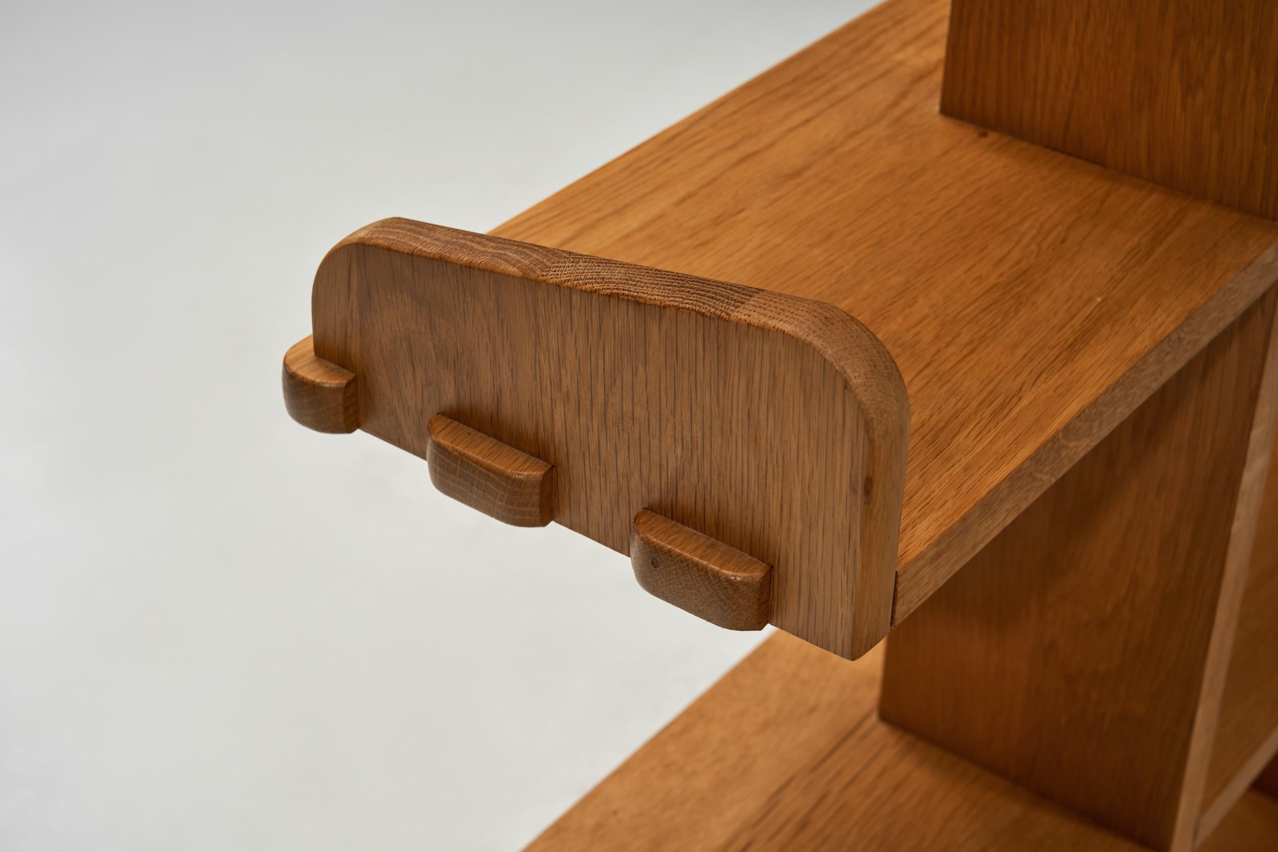Libreria asimmetrica in Oak, Paesi Bassi, anni '70 in vendita 5