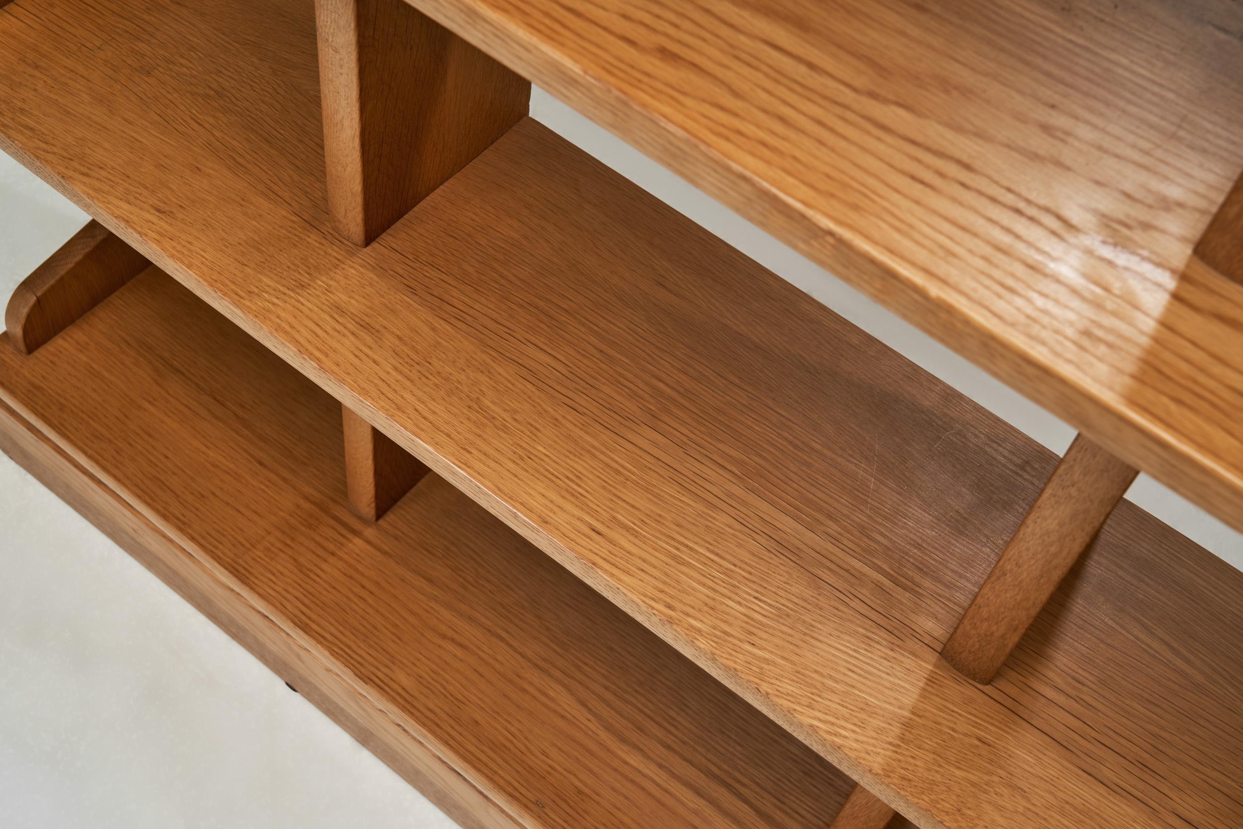 Libreria asimmetrica in Oak, Paesi Bassi, anni '70 in vendita 8