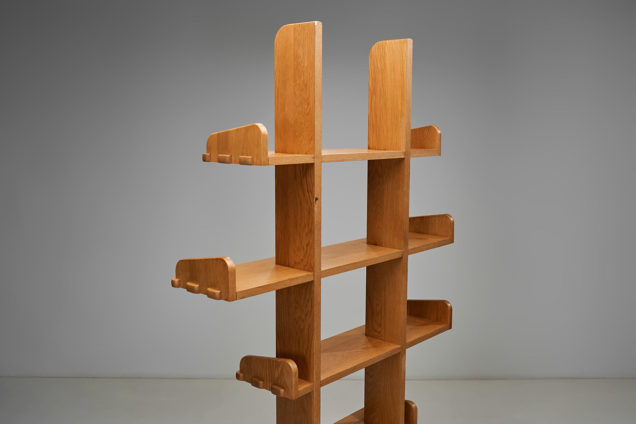 Fine XX secolo Libreria asimmetrica in Oak, Paesi Bassi, anni '70 in vendita