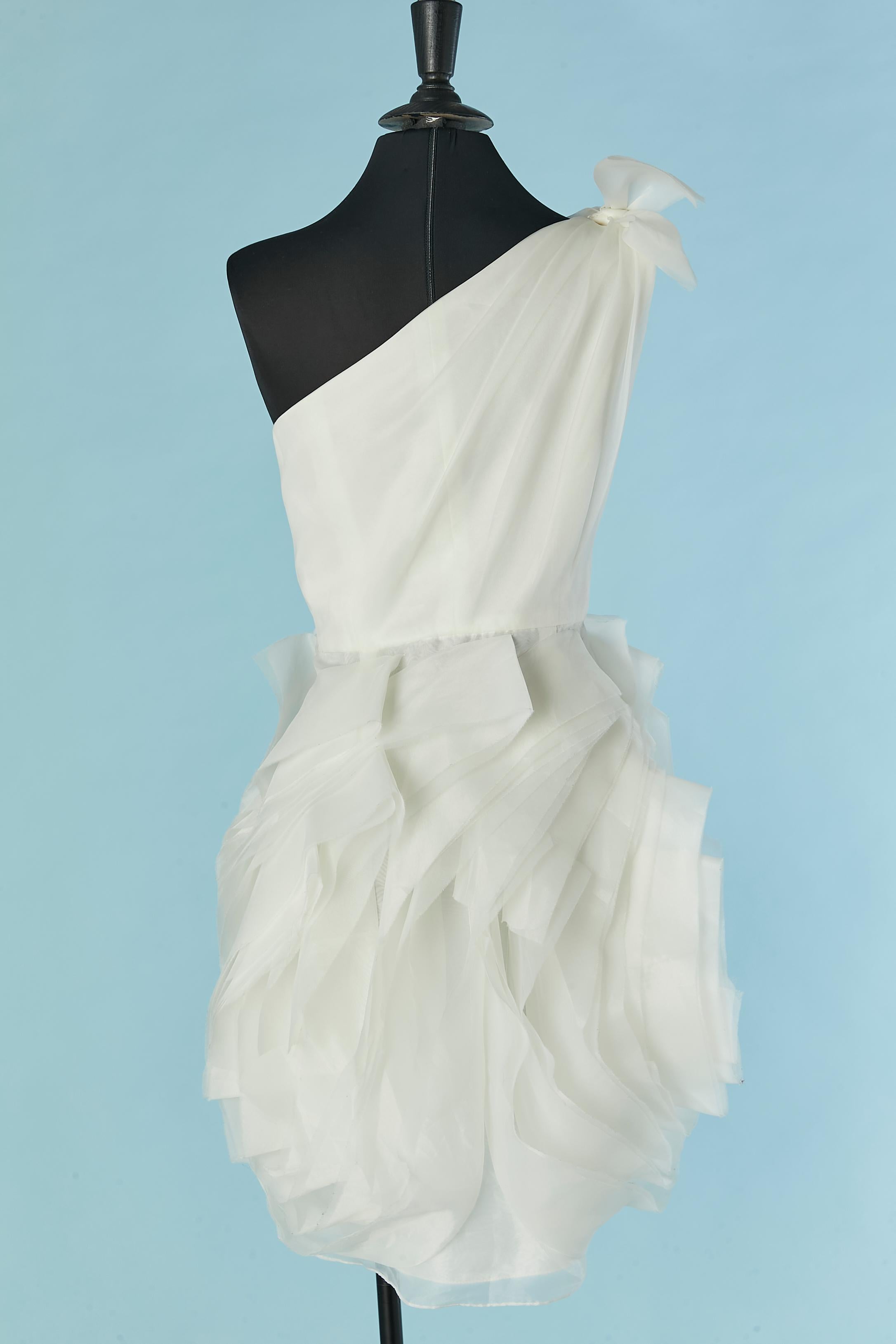 Asymmetrical off-white wedding dress with ruffles Vera Wang White NEW 2
