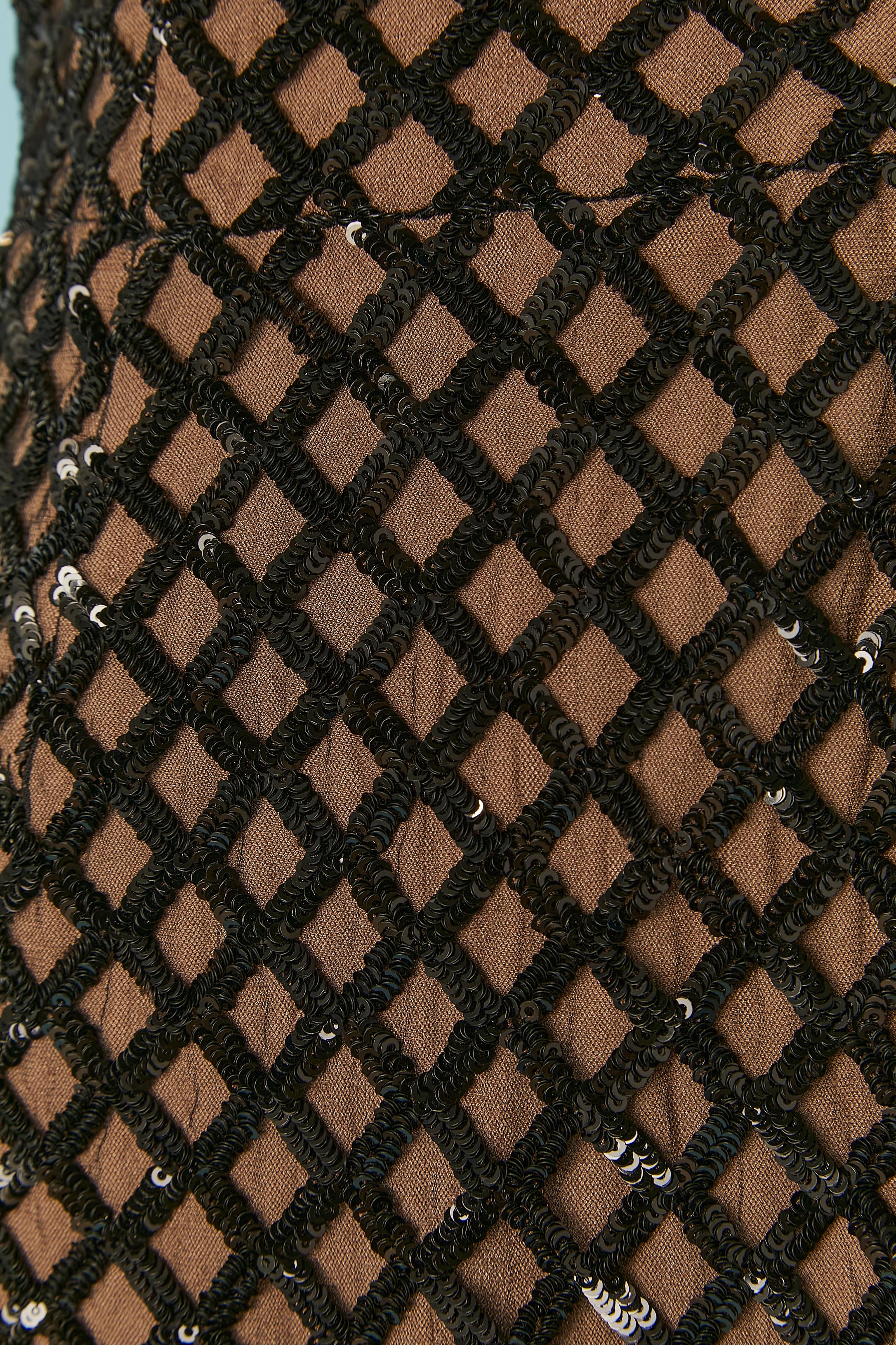 Noir Robe de soirée asymétrique à paillettes asymétriques avec doublure beige en vente