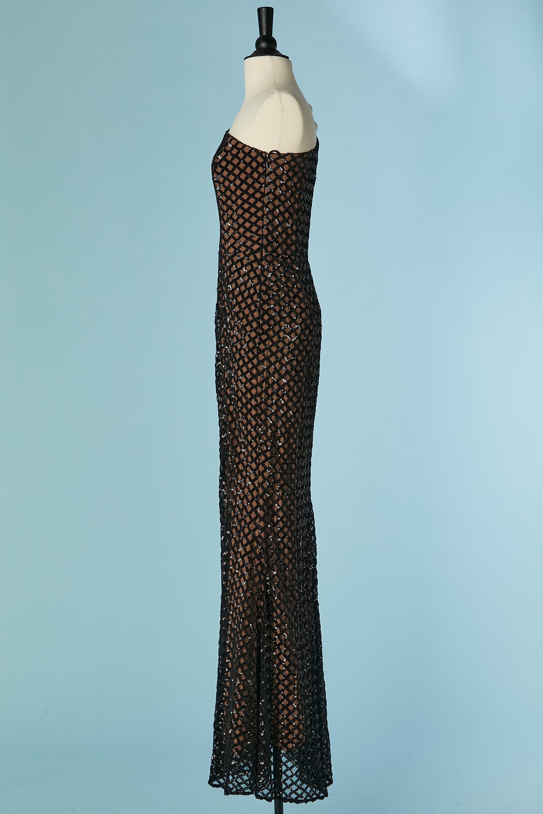Robe de soirée asymétrique à paillettes asymétriques avec doublure beige Pour femmes en vente