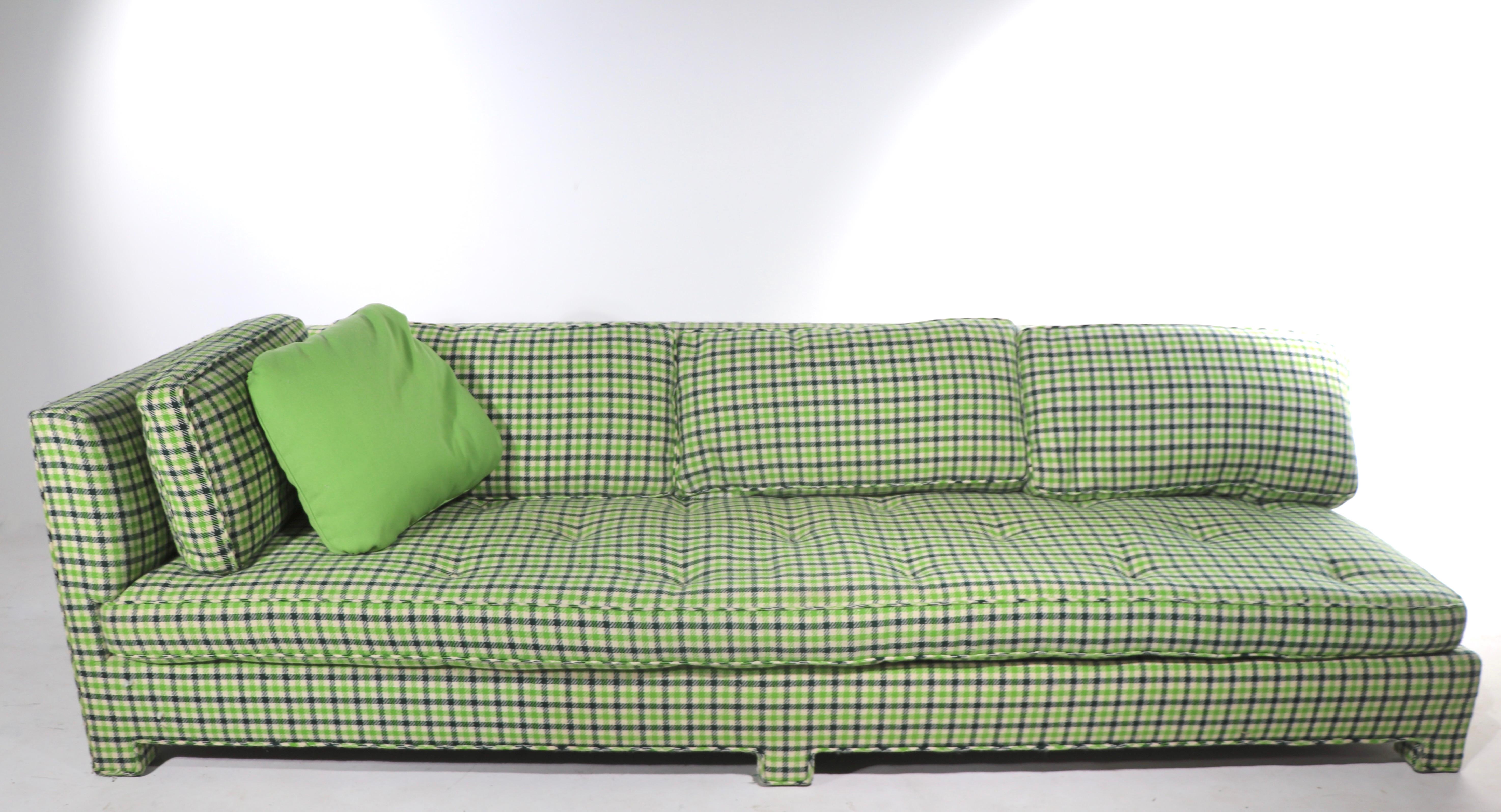 Asymmetrisches postmodernes Sofa von Thomas De ngelis  (Postmoderne) im Angebot