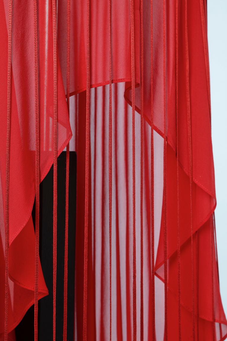 Soie asymétrique  Robe de soirée rouge avec rubans appliqués Gia Mattiolo Couture  en vente 4