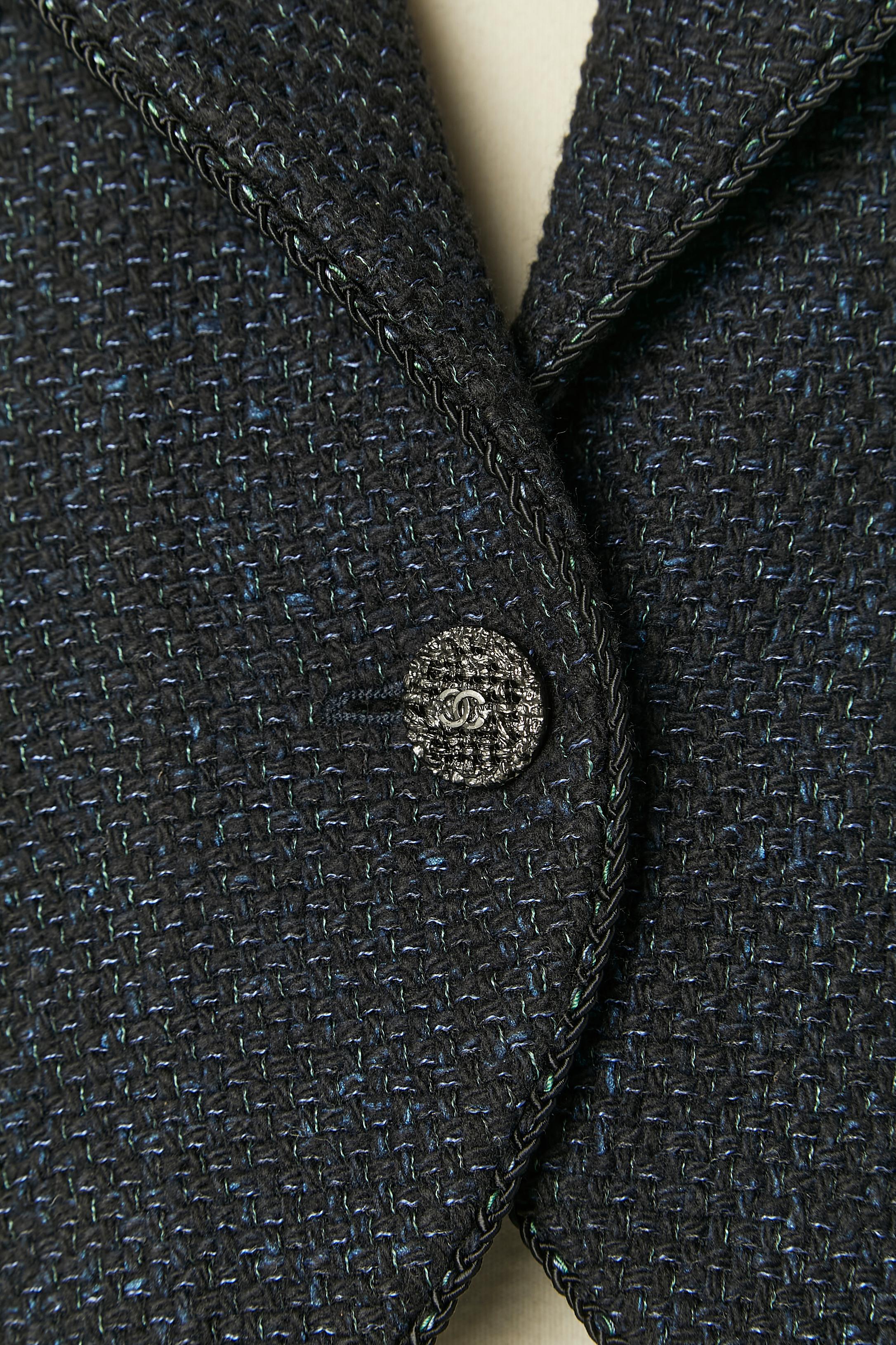 Noir Veste asymétrique en tweed à simple boutonnage CHANEL en vente