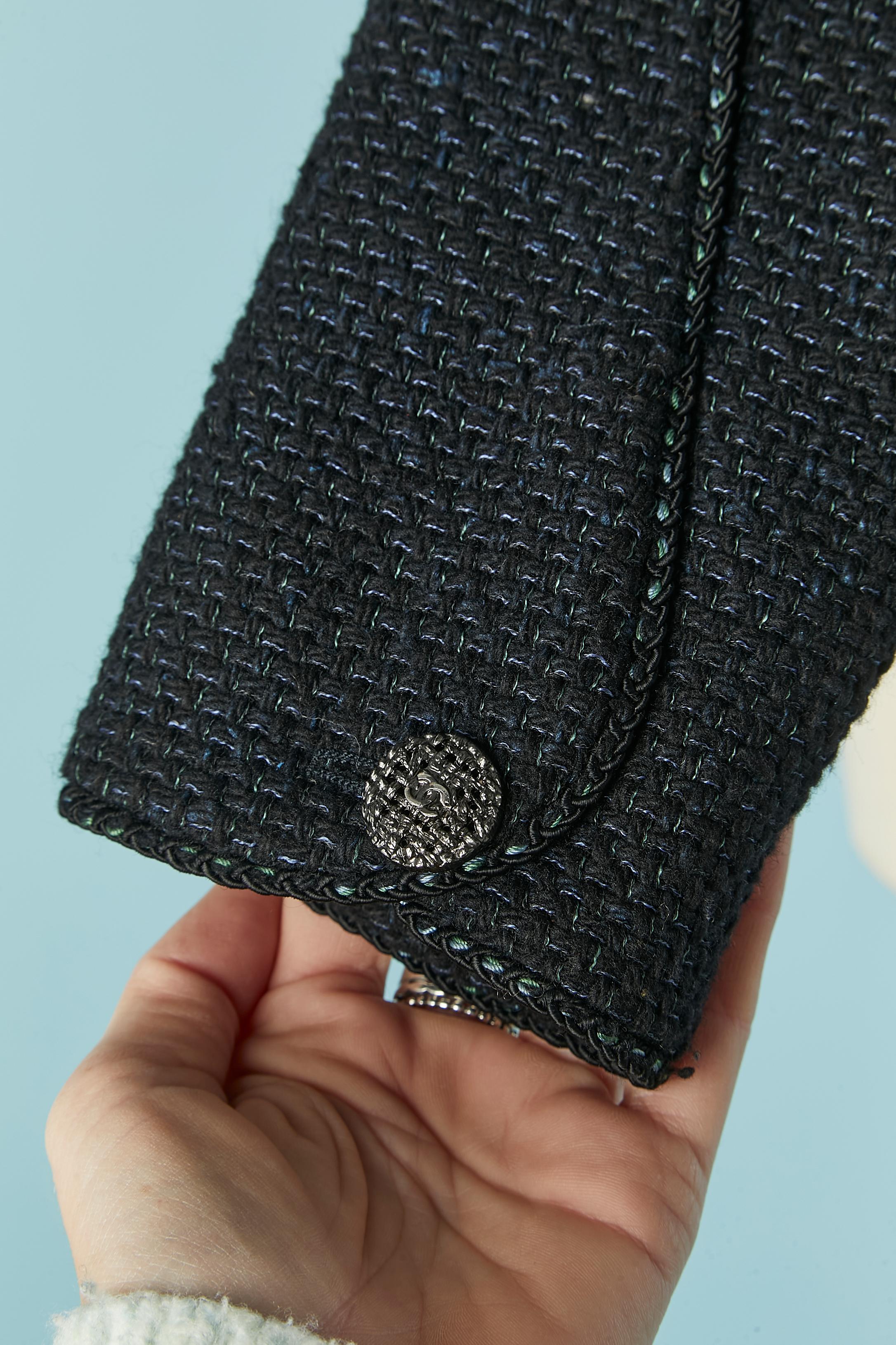 Veste asymétrique en tweed à simple boutonnage CHANEL en vente 3