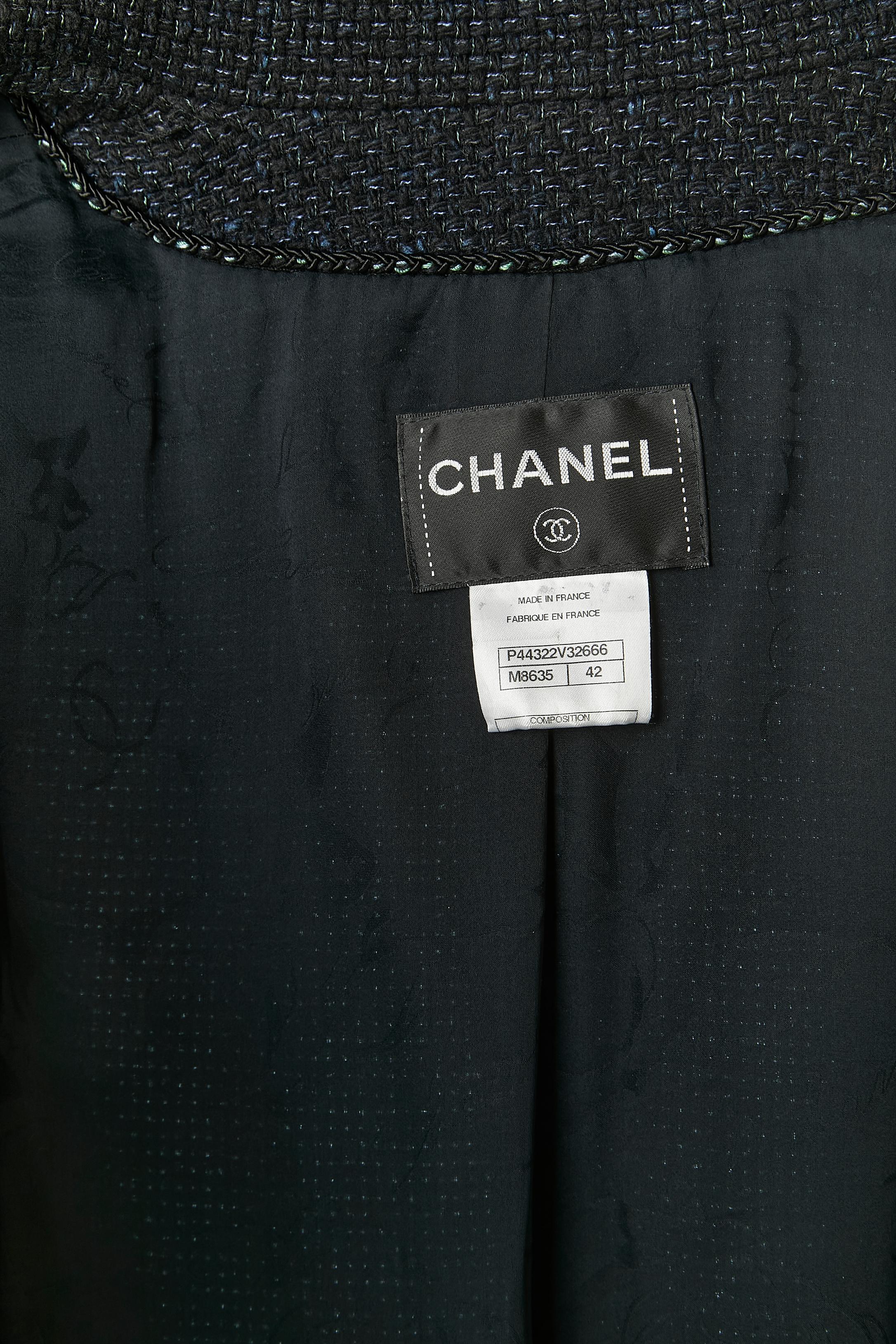 Veste asymétrique en tweed à simple boutonnage CHANEL en vente 4