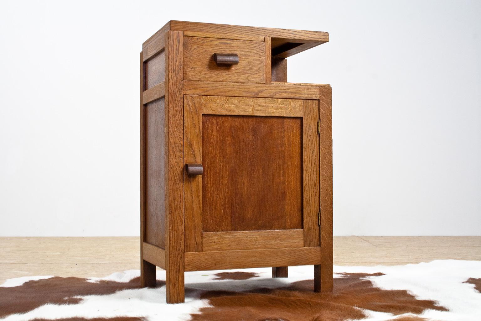 Asymmetrical Storage Cabinet in Solid Oak, 1930s Art Deco In Good Condition In Beek en Donk, NL