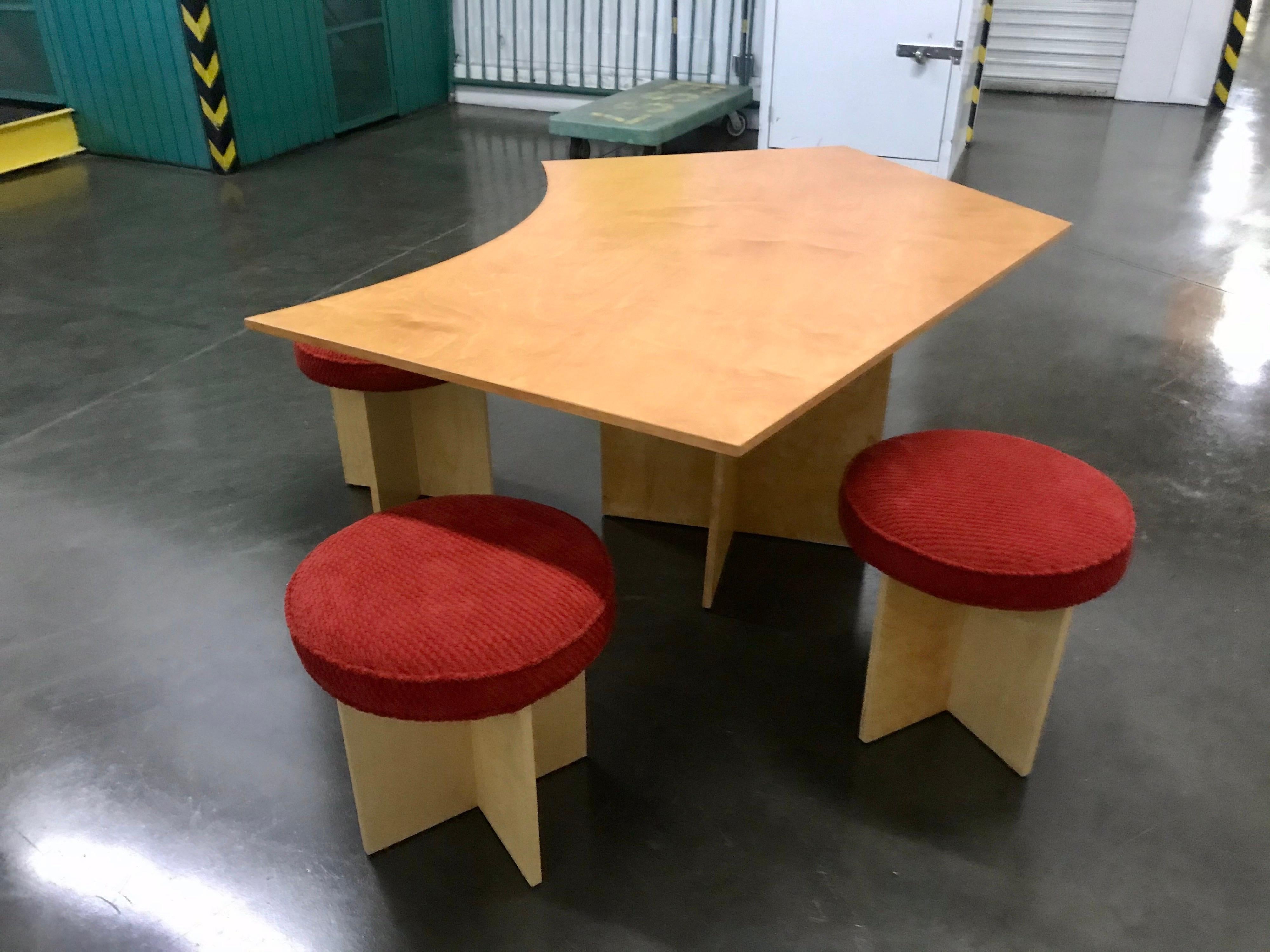Modern Occasional Table + Four Stools Chris Di Vincente For Sale 3