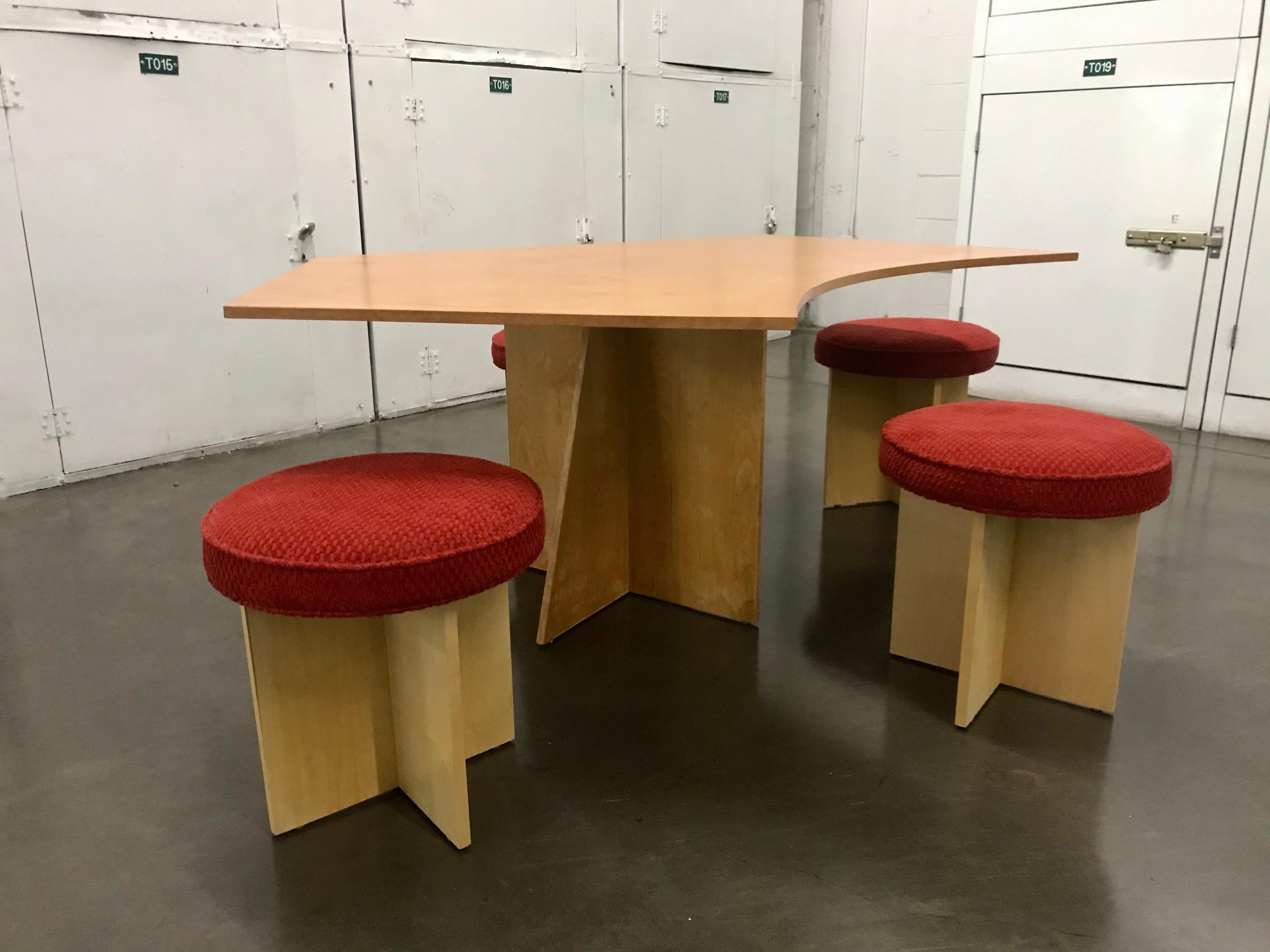 Woodwork Modern Occasional Table + Four Stools Di Vincente For Sale
